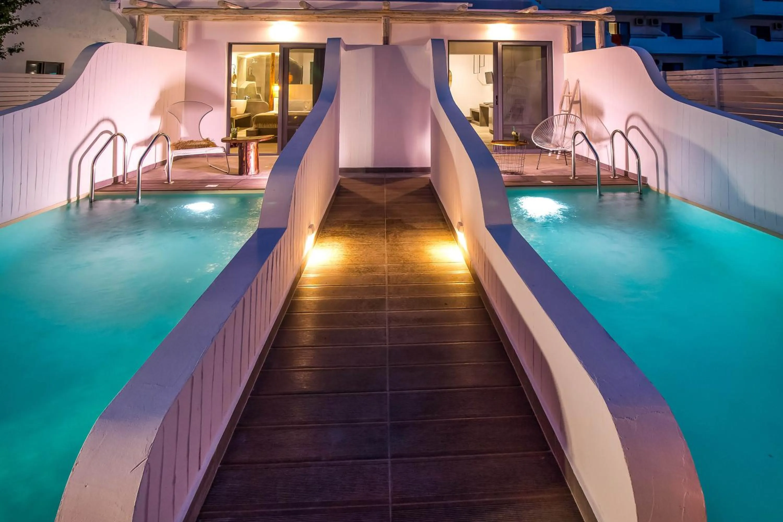 Swimming pool in Malibu Boutique Studios & Bungalows