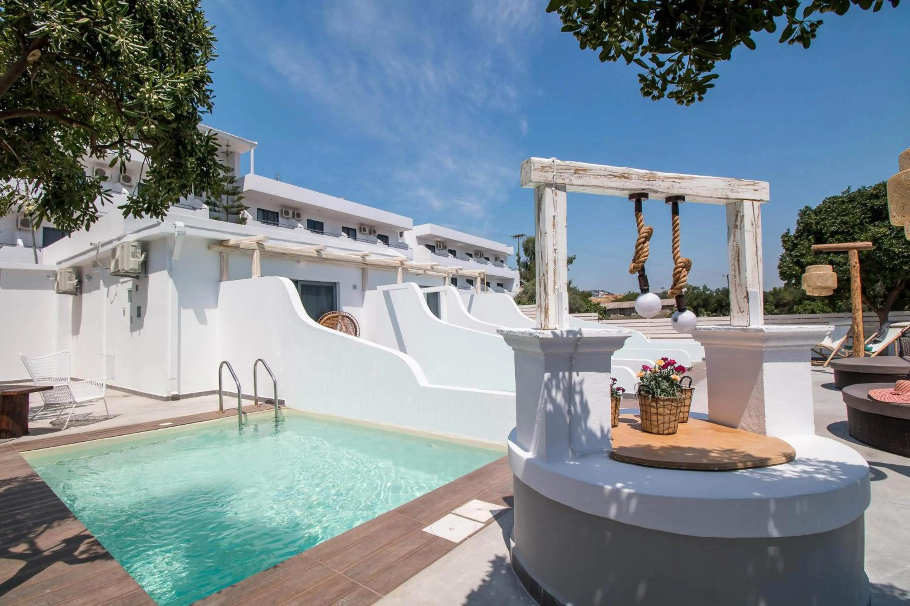 Swimming pool in Malibu Boutique Studios & Bungalows
