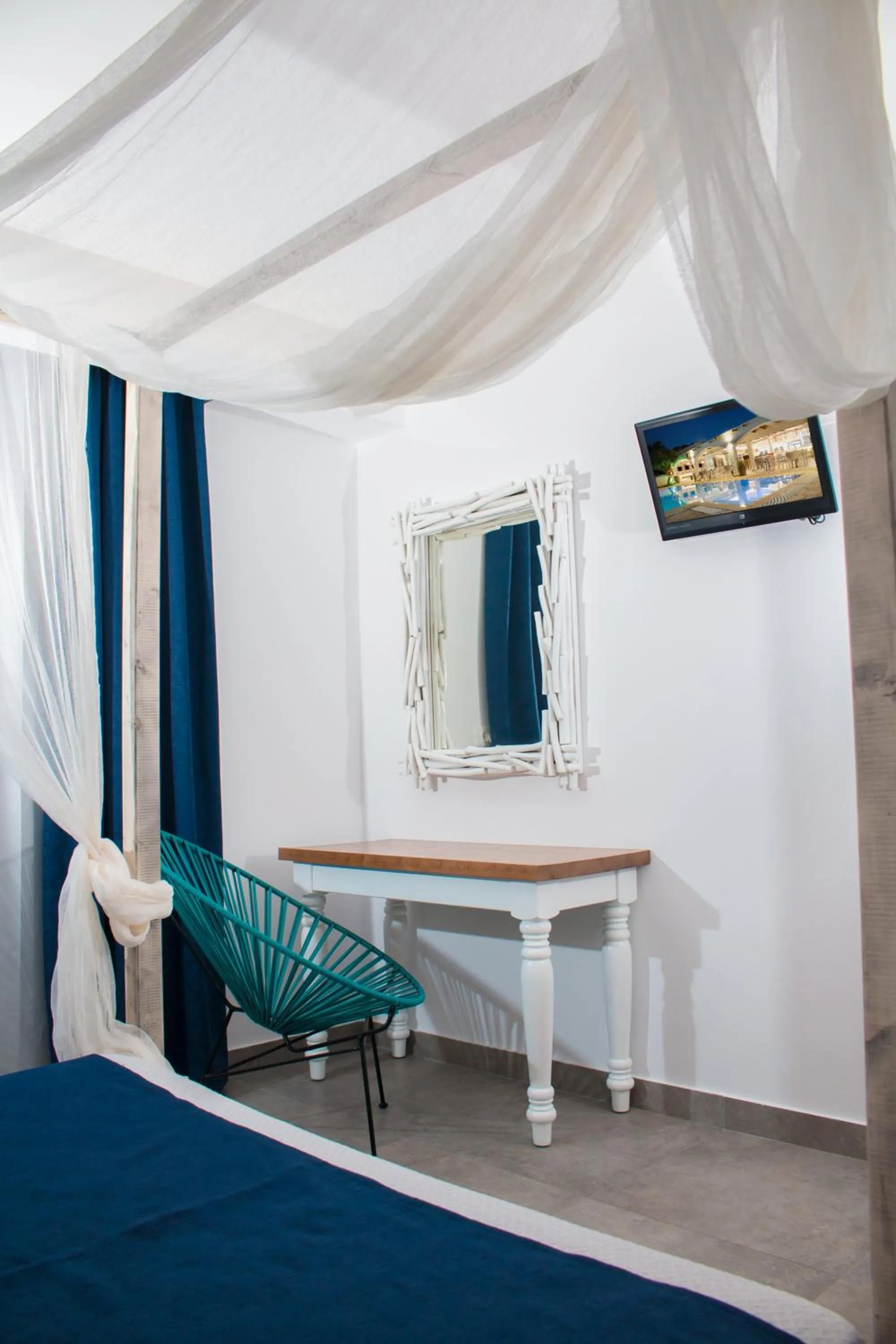 Decorative detail, Bed in Malibu Boutique Studios & Bungalows