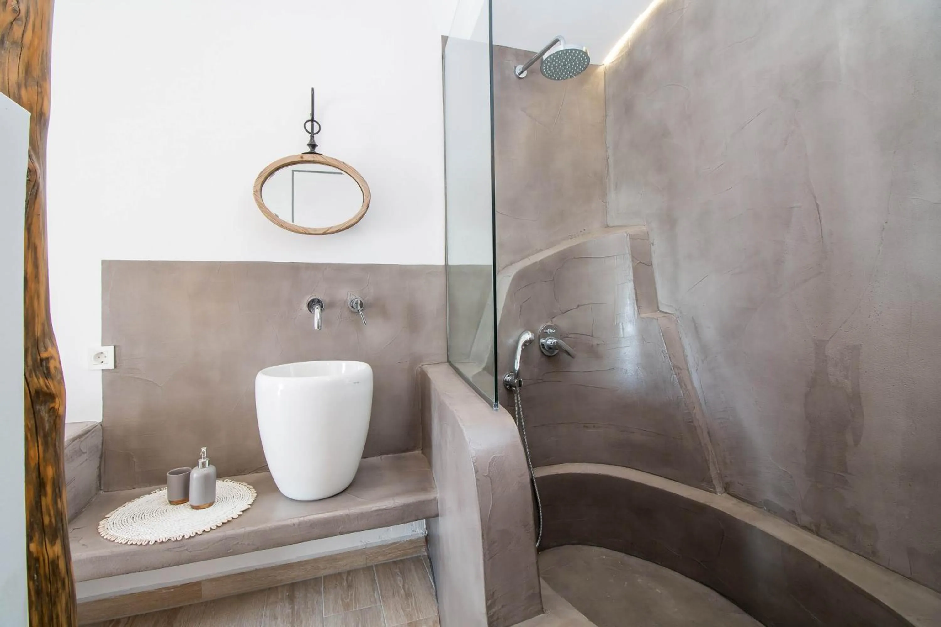 Bathroom in Malibu Boutique Studios & Bungalows