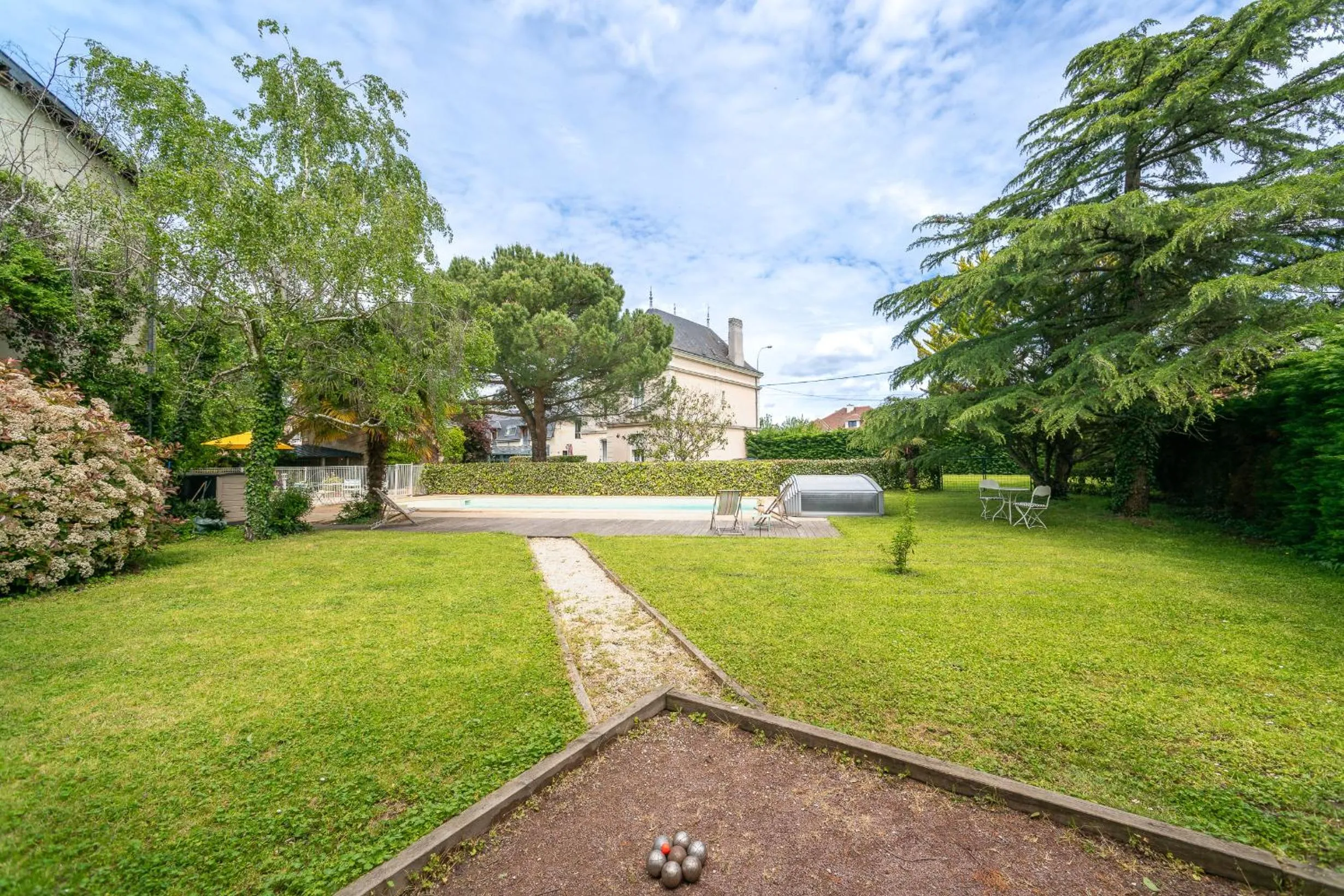 Children play ground in Maison d'hôtes Villa Richelieu