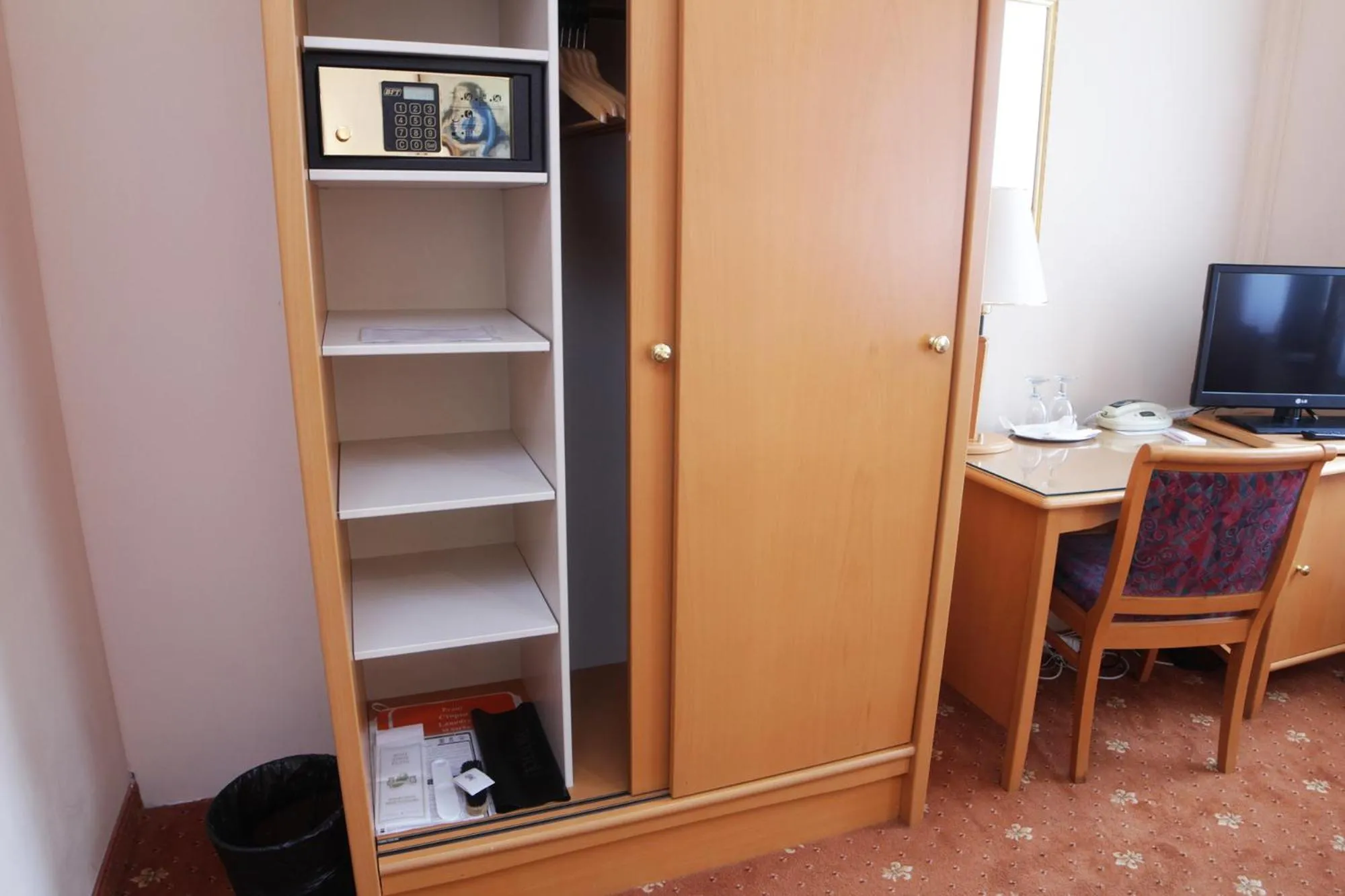 Photo of the whole room in Hotel Pavlov