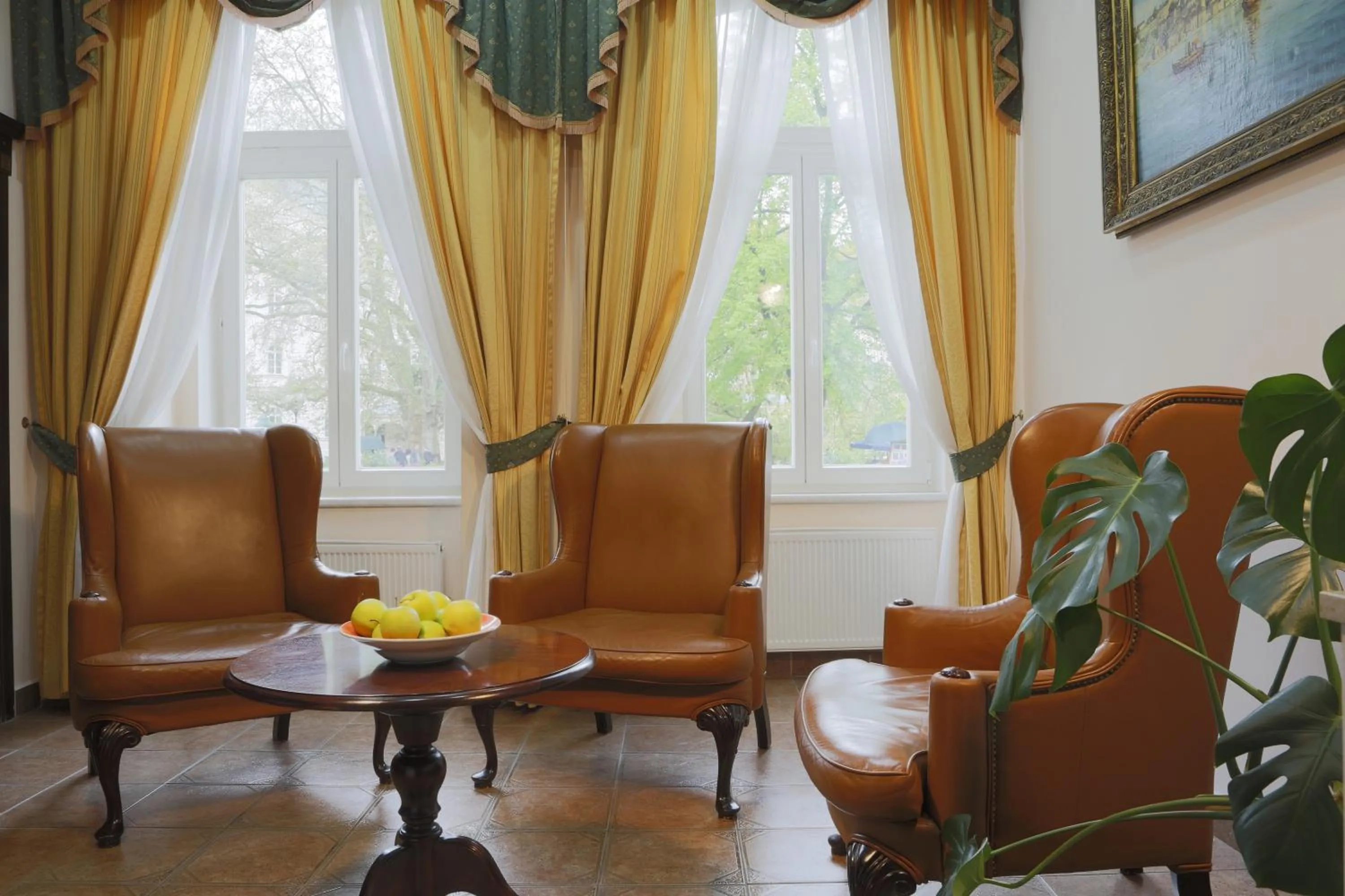 Communal lounge/ TV room in Hotel Pavlov