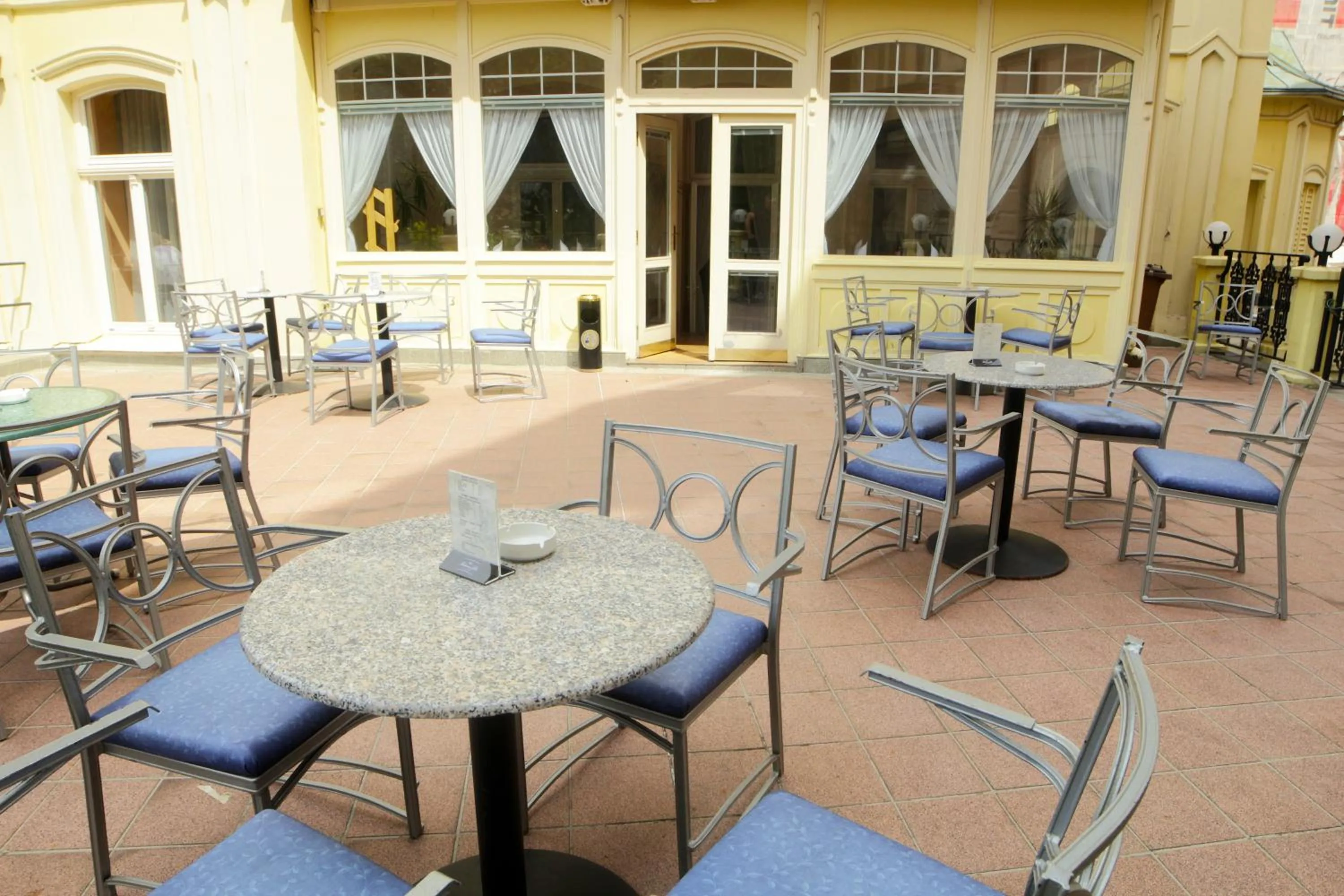 Restaurant/places to eat in Hotel Pavlov