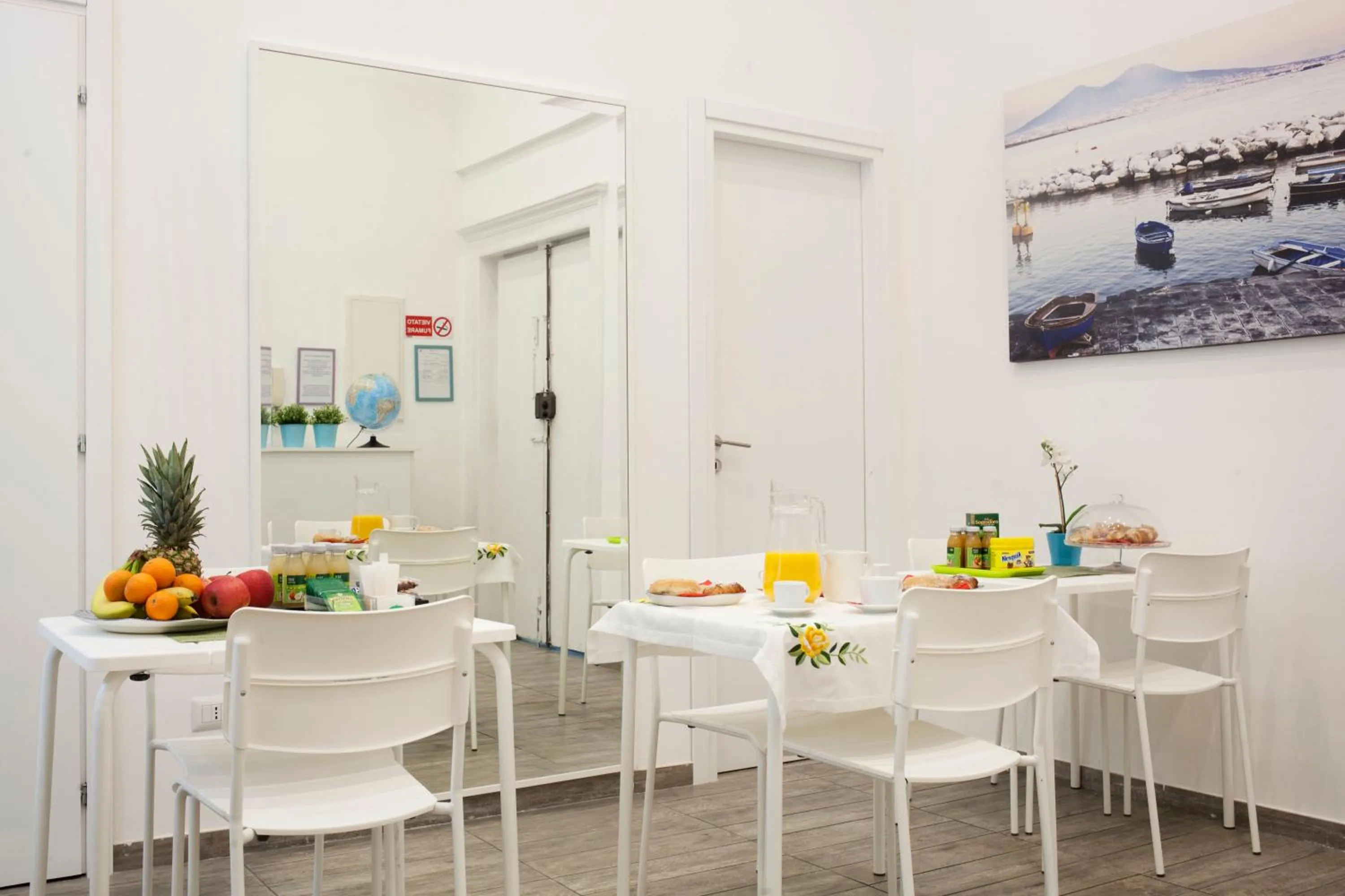 Food and drinks in B&B Martucci Avenue