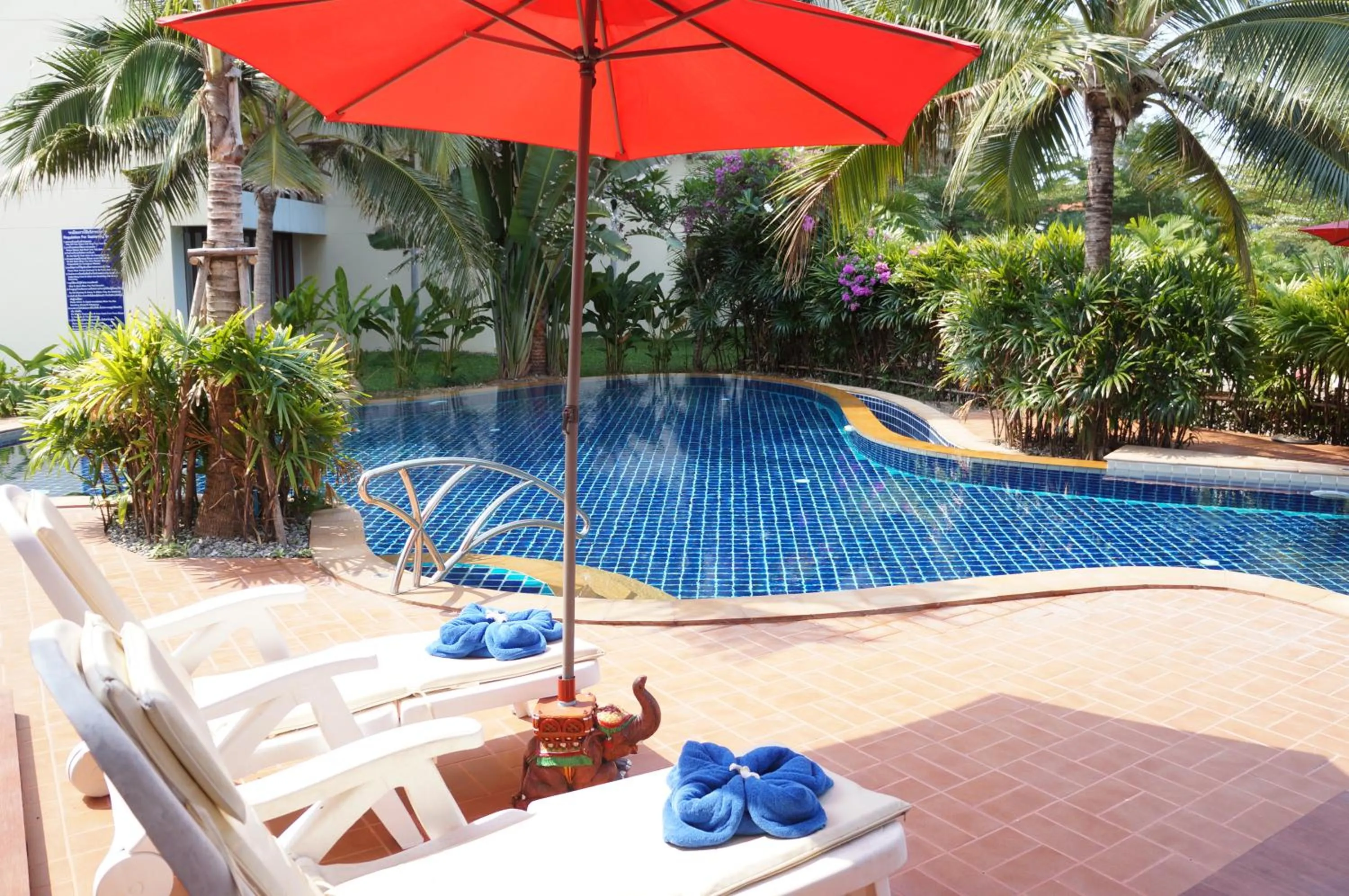 Swimming pool in The Oriental Tropical Beach at VIP Resort