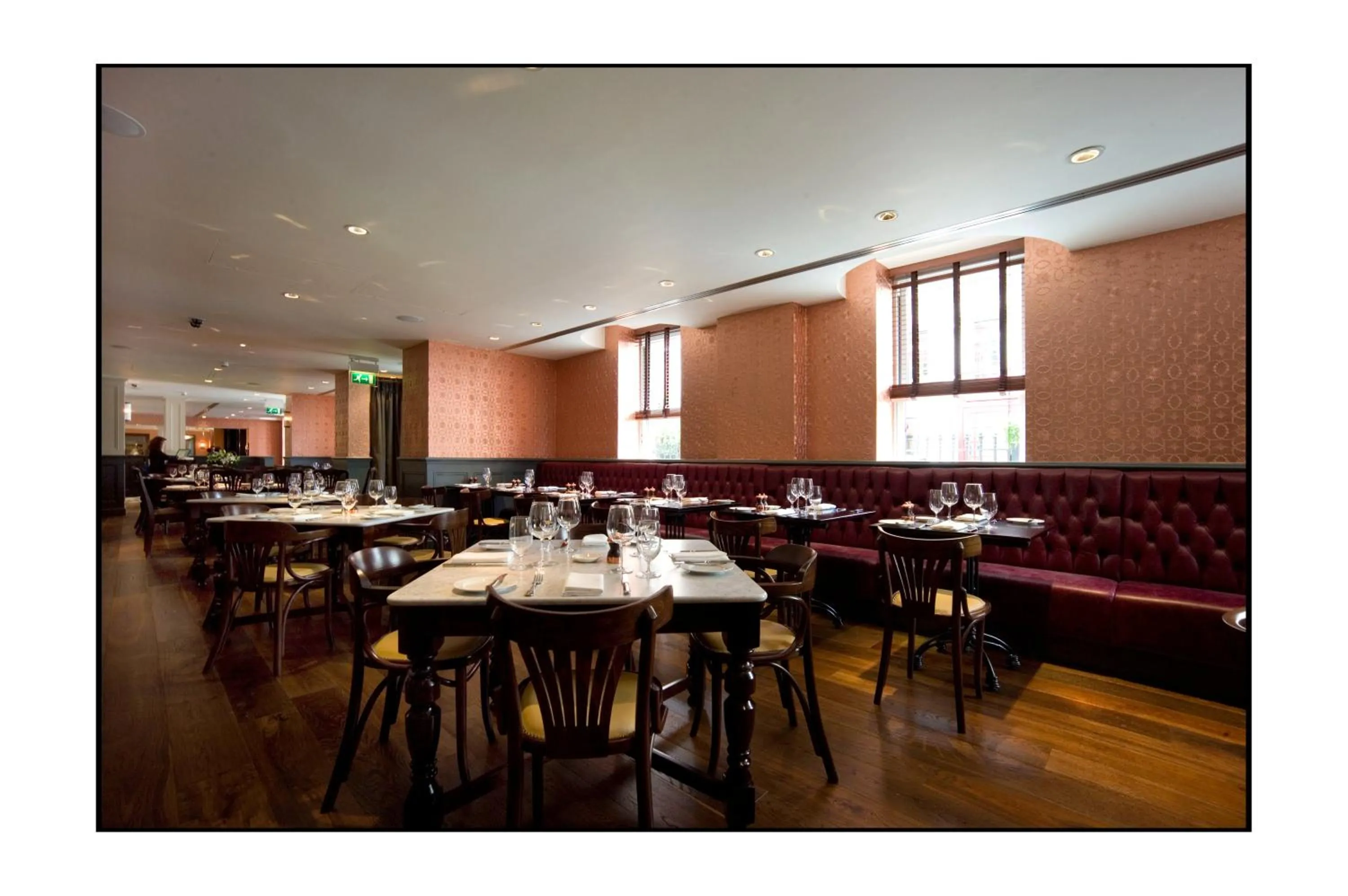 Restaurant/places to eat in The Mandeville Hotel