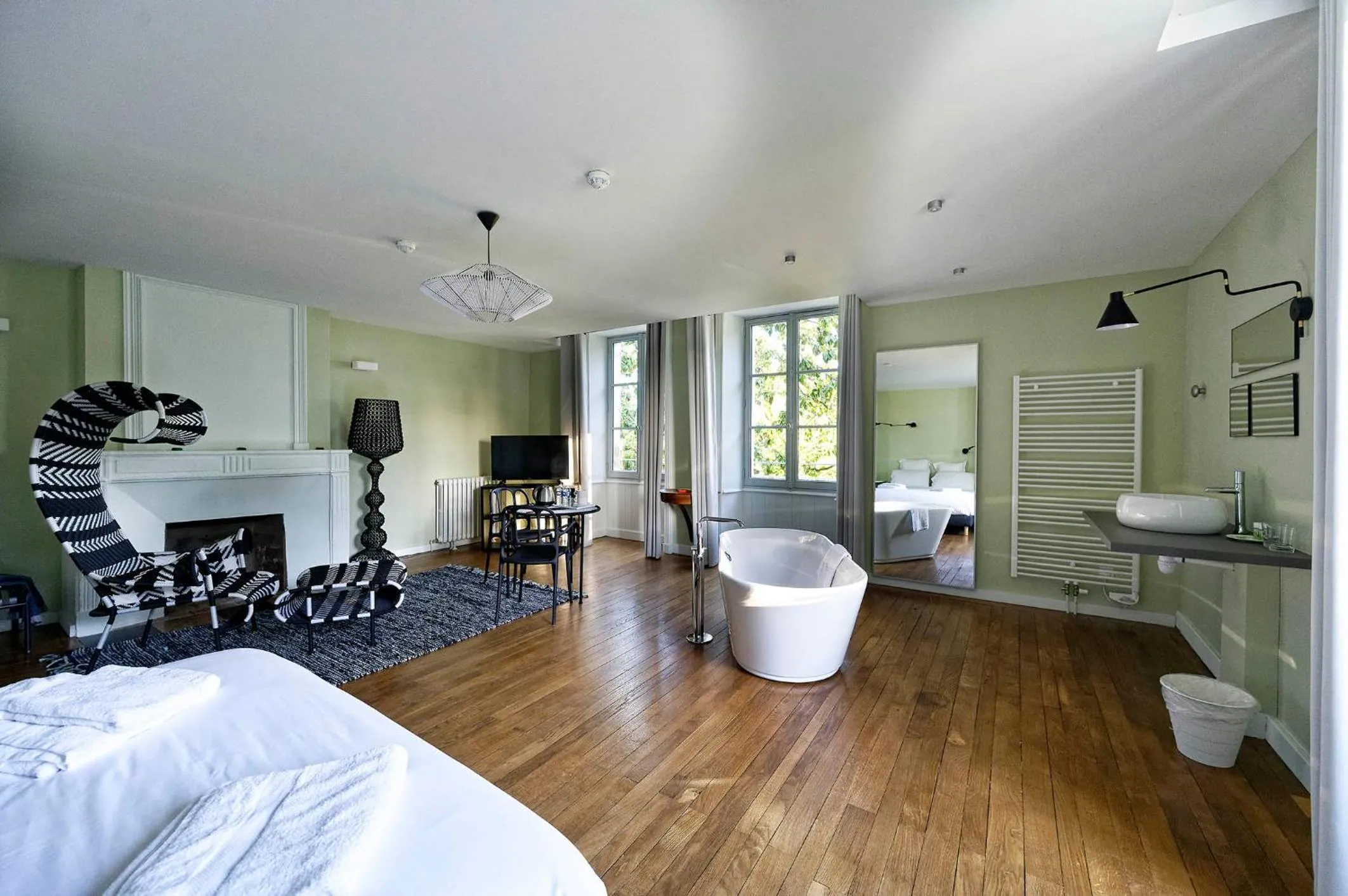 Restaurant/places to eat, Bed in Les Demeures de Valette