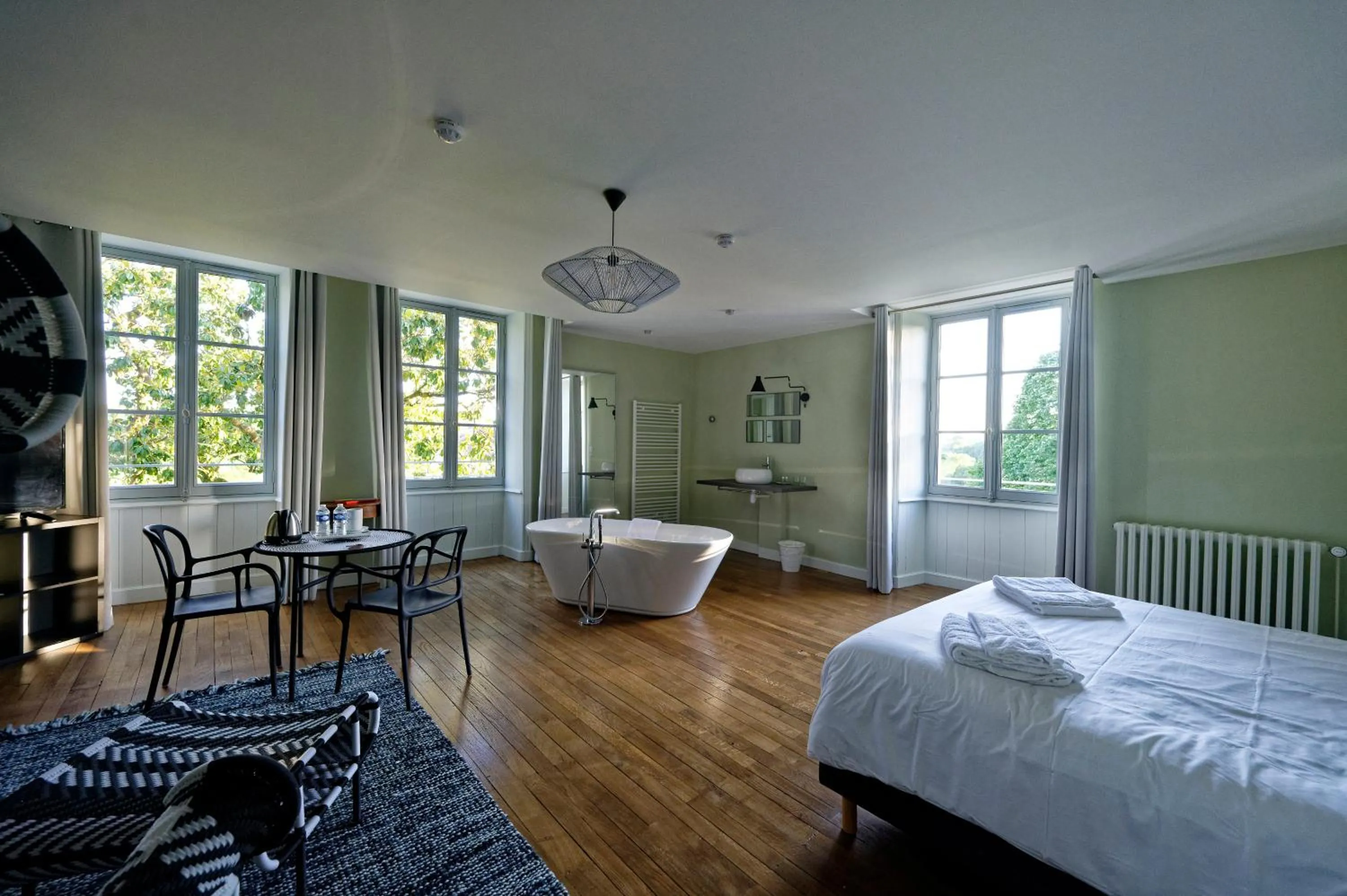 Photo of the whole room, Bed in Les Demeures de Valette