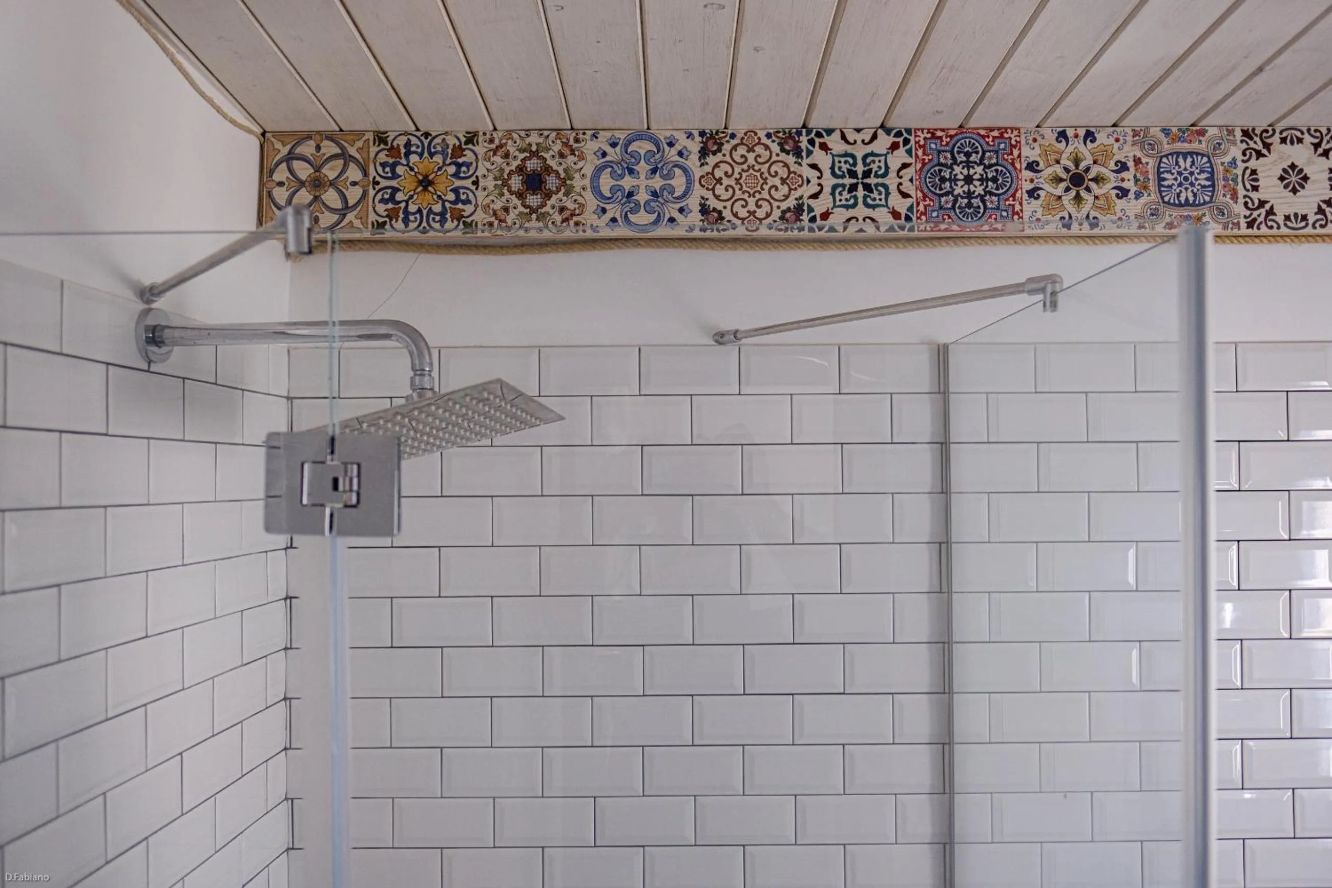 Shower in B&B SEKELES Suites and Spa