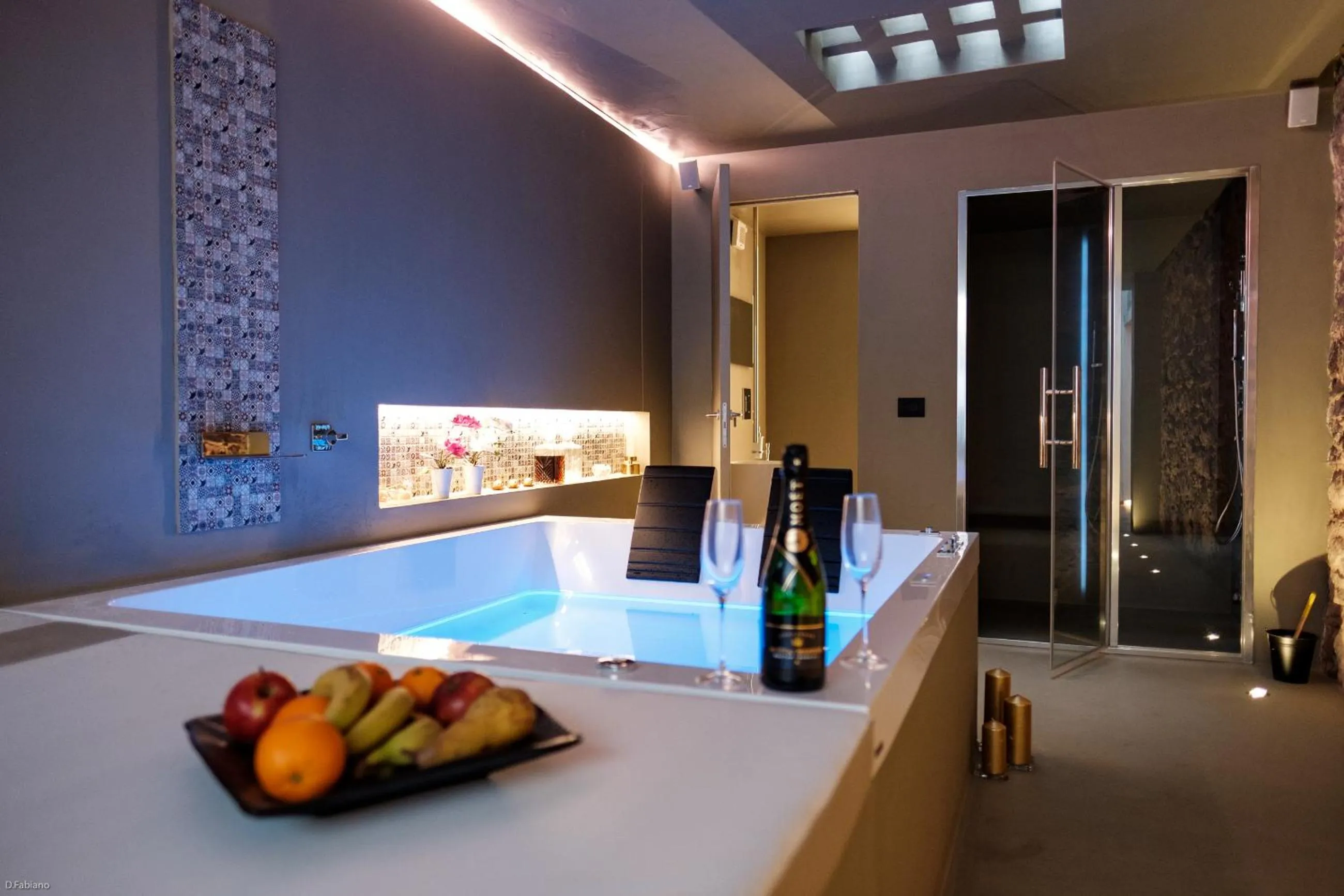 Hot Tub in B&B SEKELES Suites and Spa