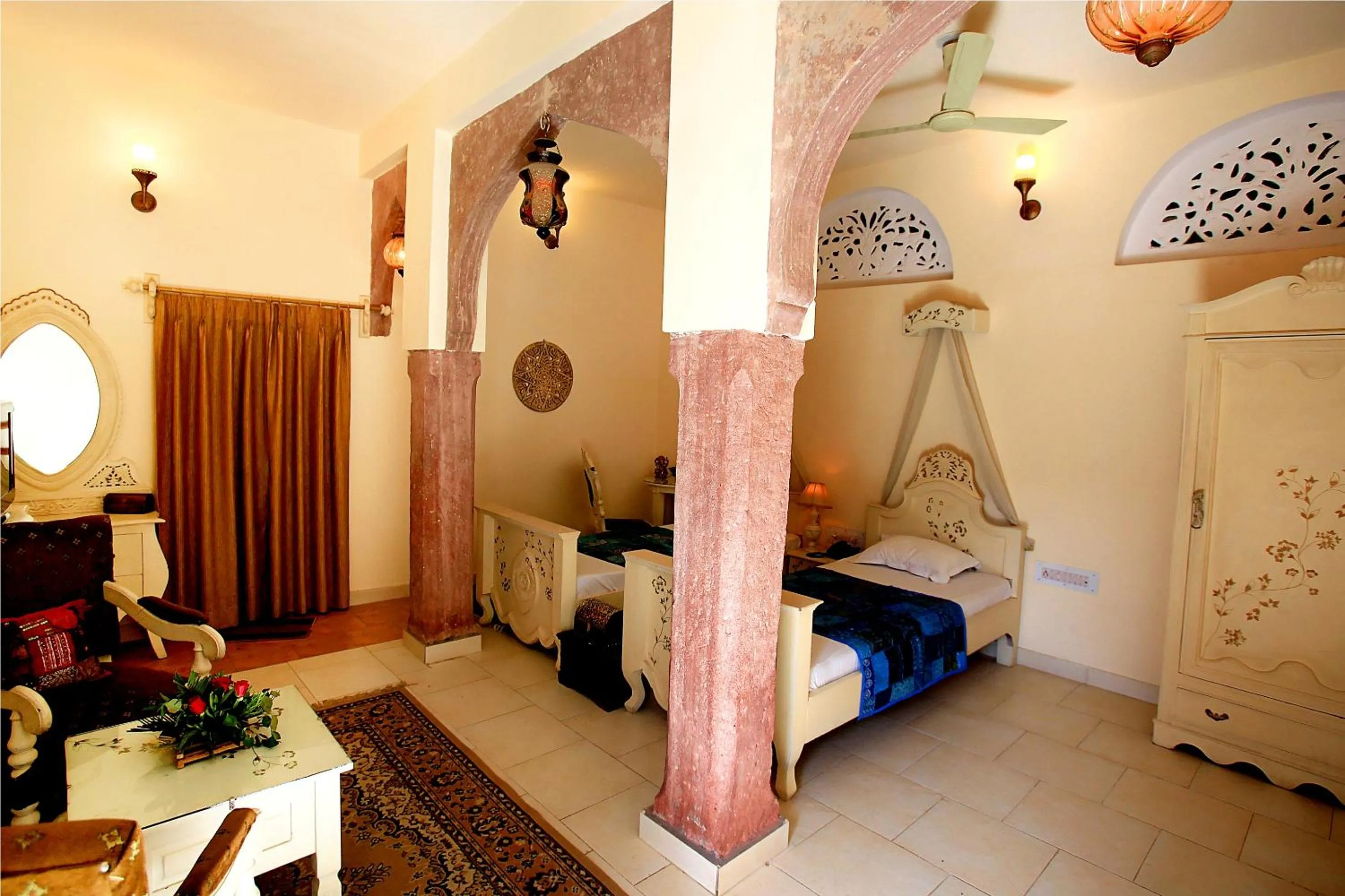 Photo of the whole room, Bed in The Kothi Heritage