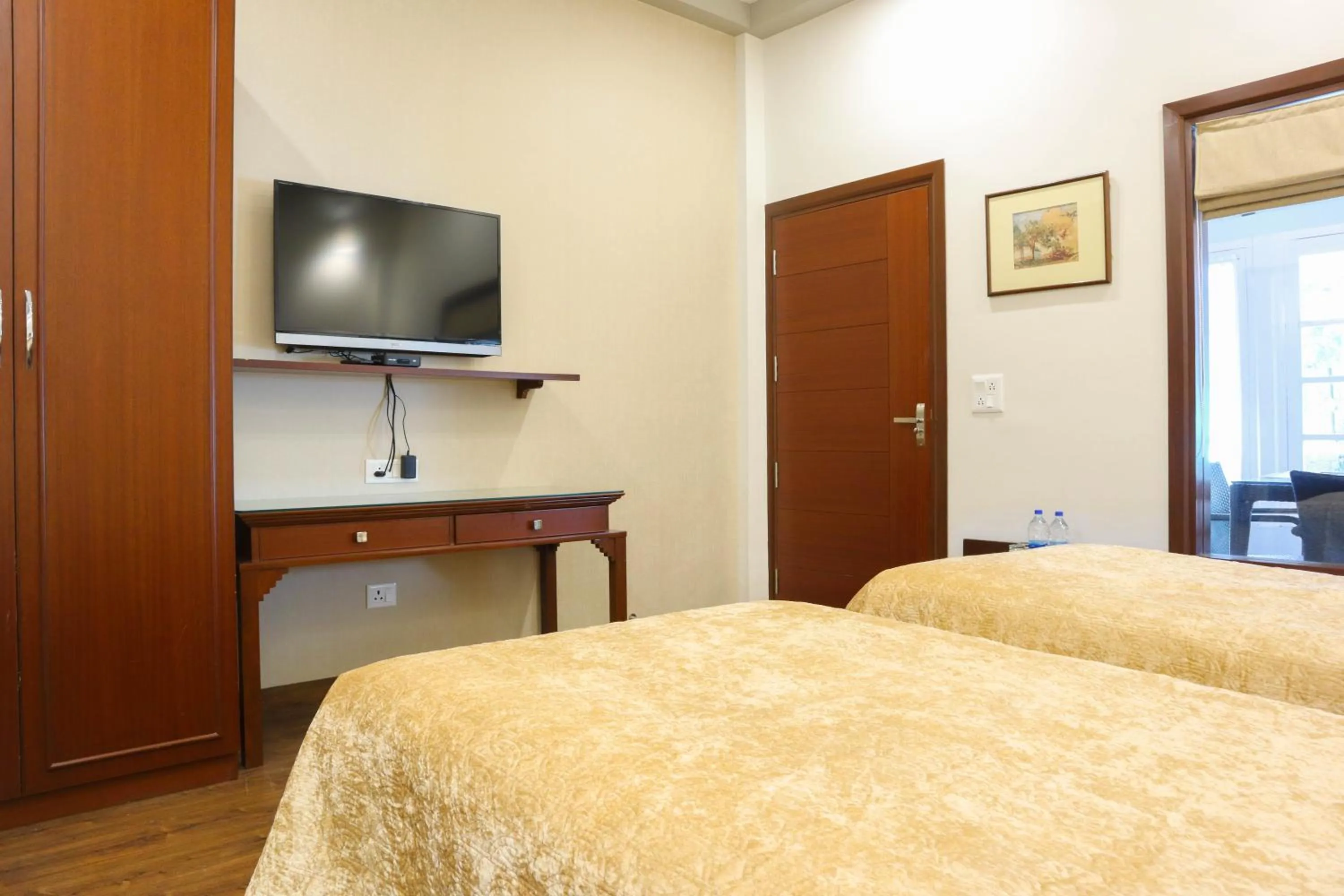 TV and multimedia, Bed in Vikram Vintage Inn