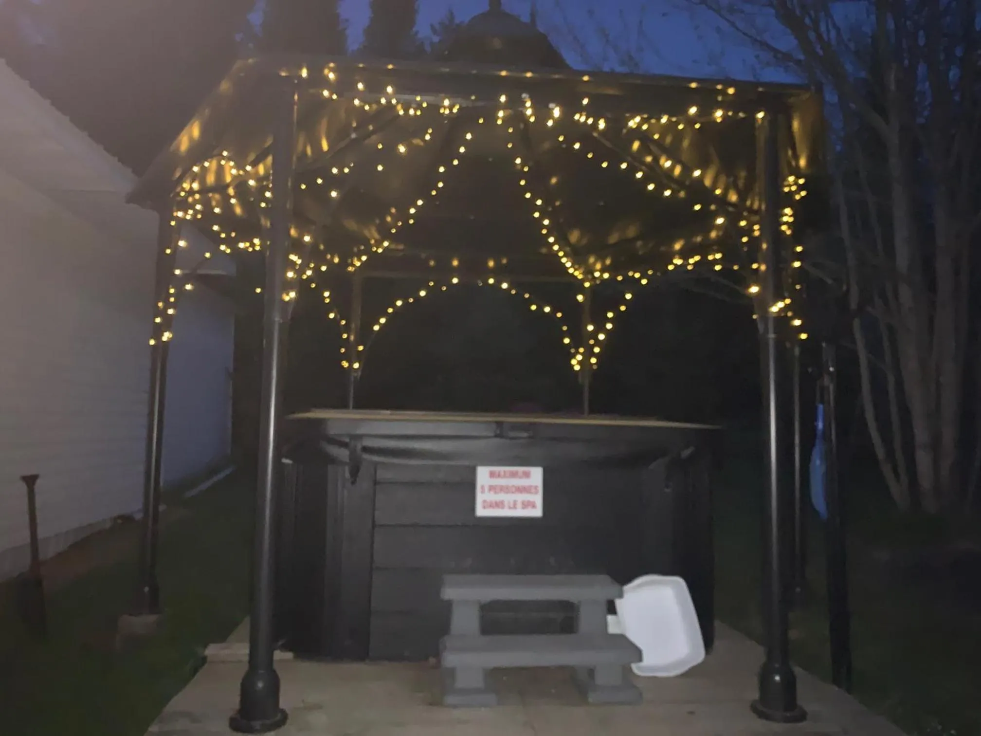 Hot Tub in Camping Chalets Spas Pignons Rouges