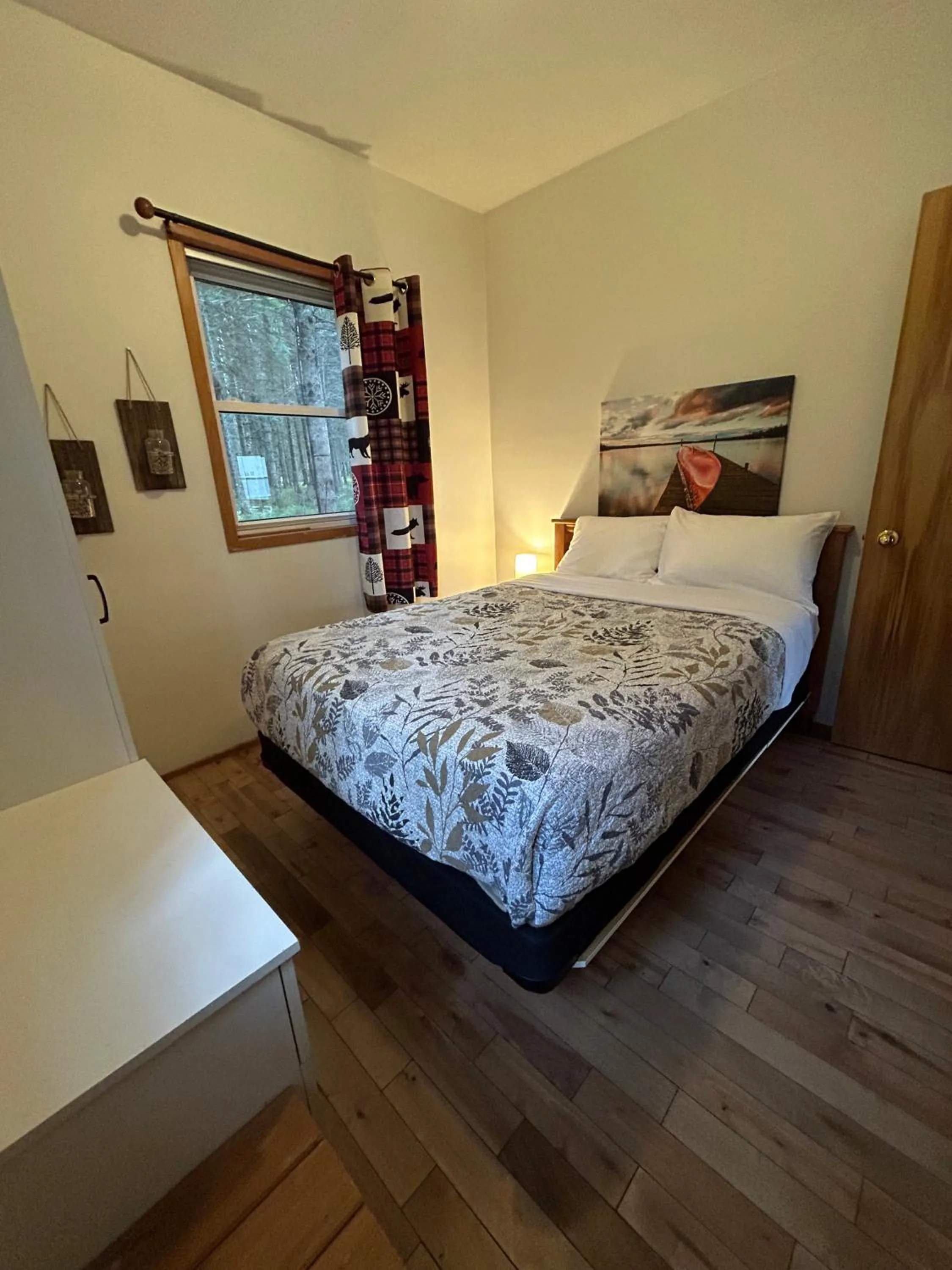 Bedroom, Bed in Camping Chalets Spas Pignons Rouges