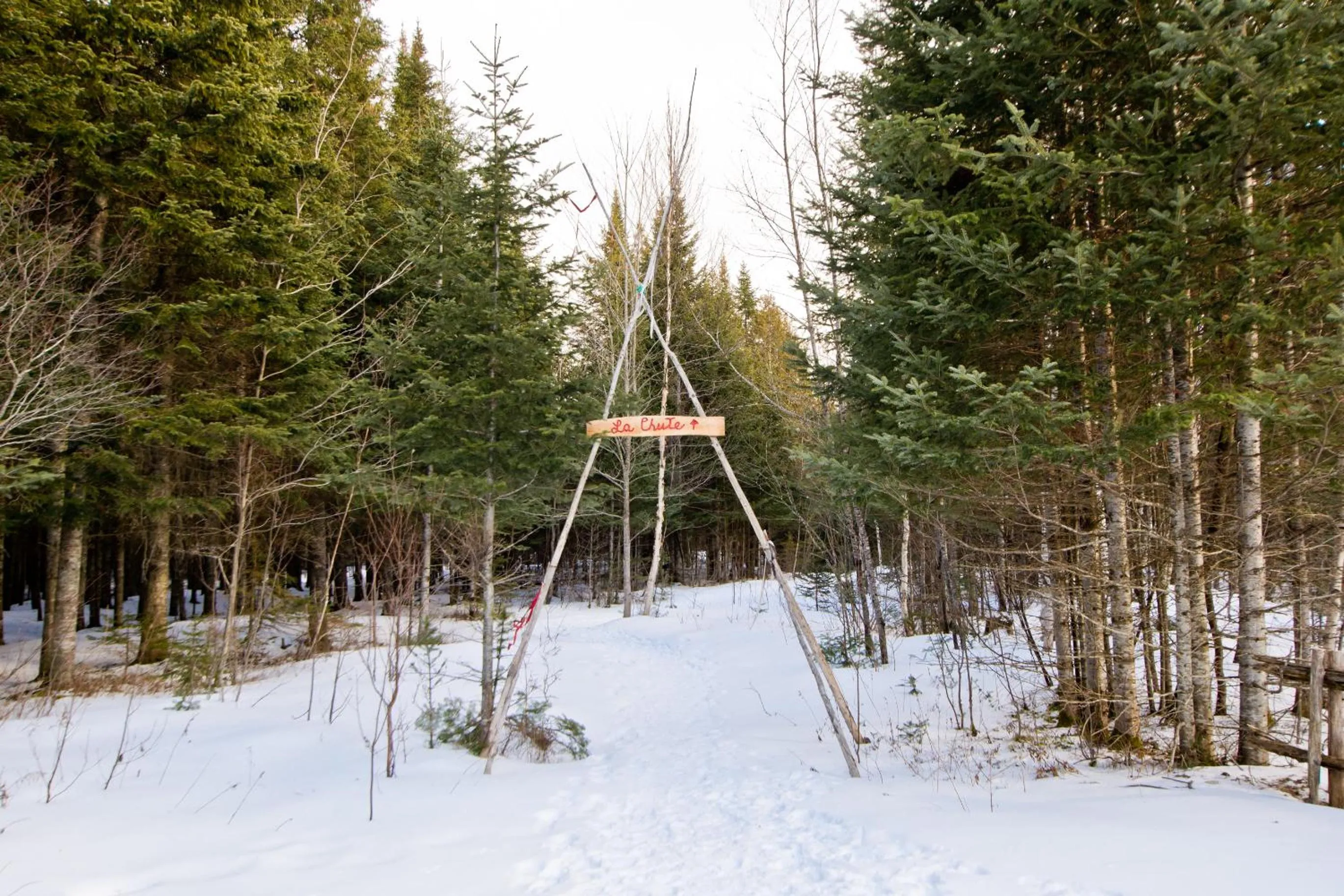 Hiking in Camping Chalets Spas Pignons Rouges