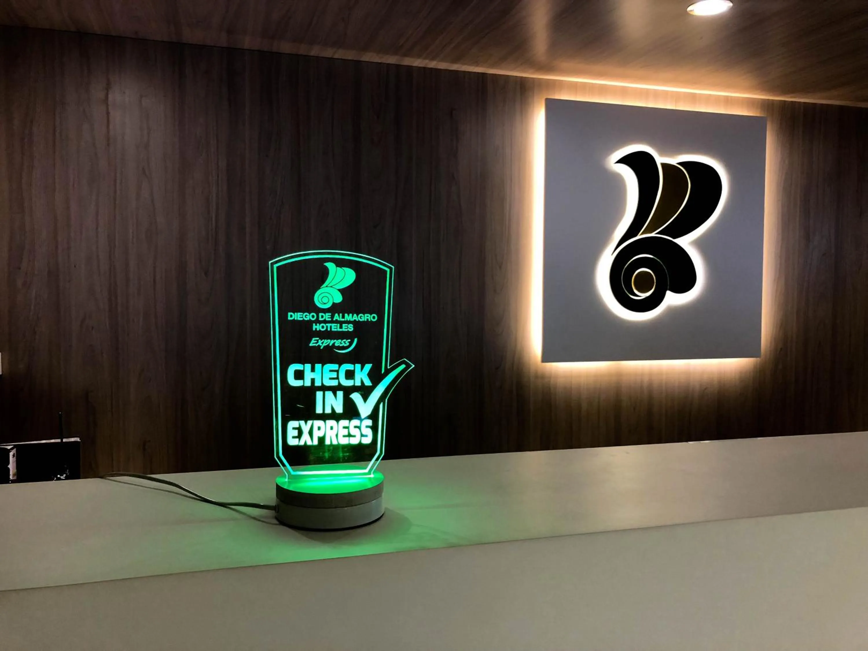 Logo/Certificate/Sign in Hotel Diego de Almagro Talca Express