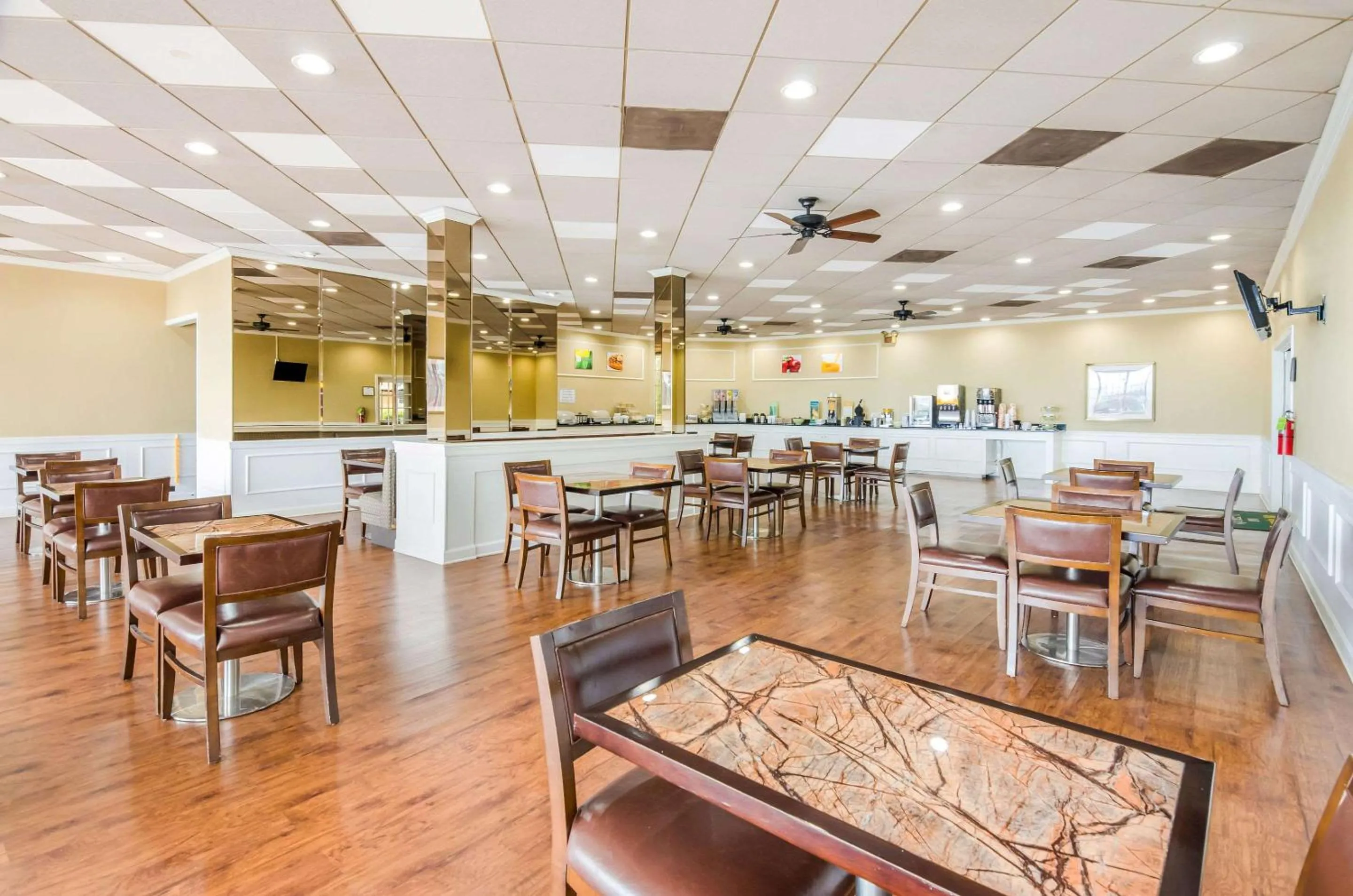 Restaurant/places to eat in Quality Inn Roanoke Airport