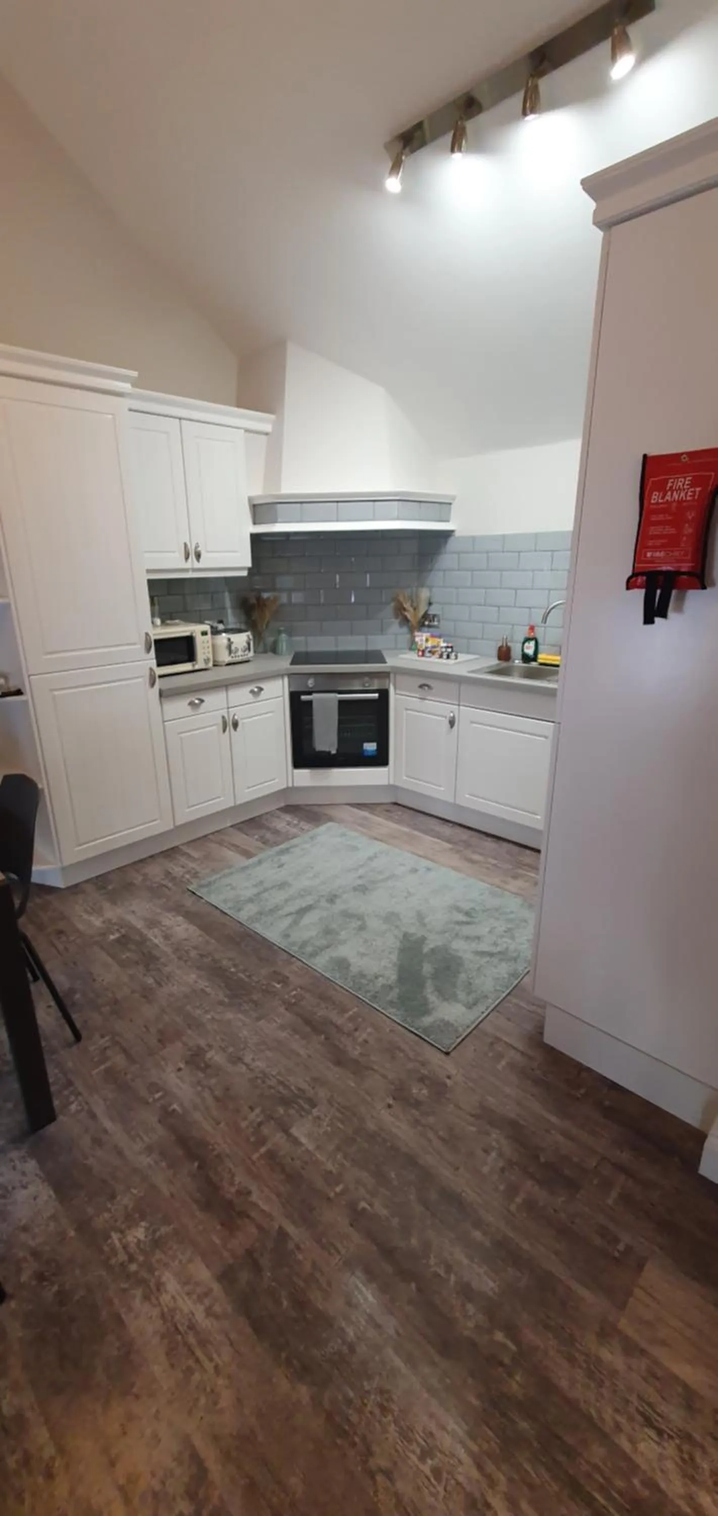 Kitchen or kitchenette in La Haule Manor