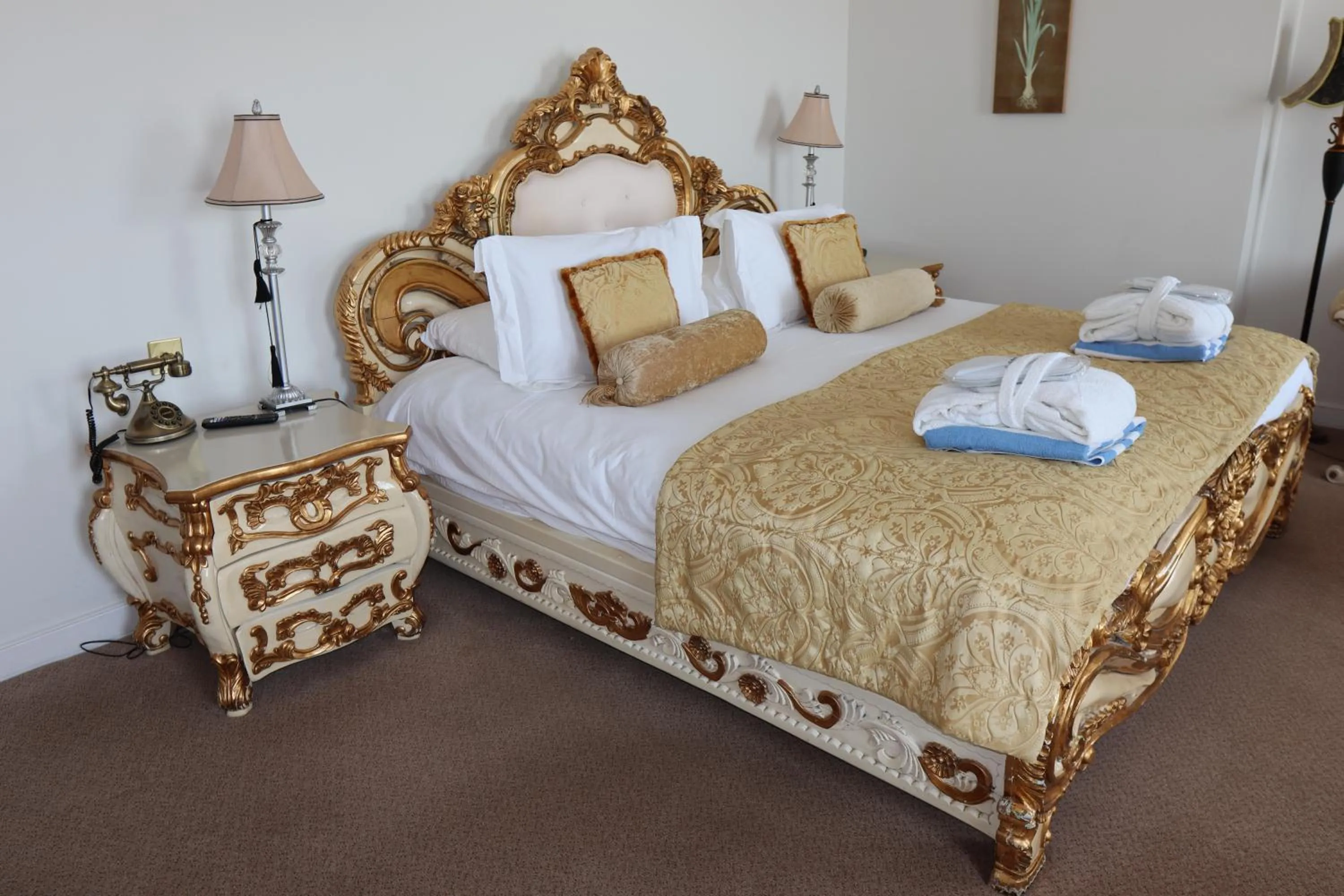 Bed in La Haule Manor