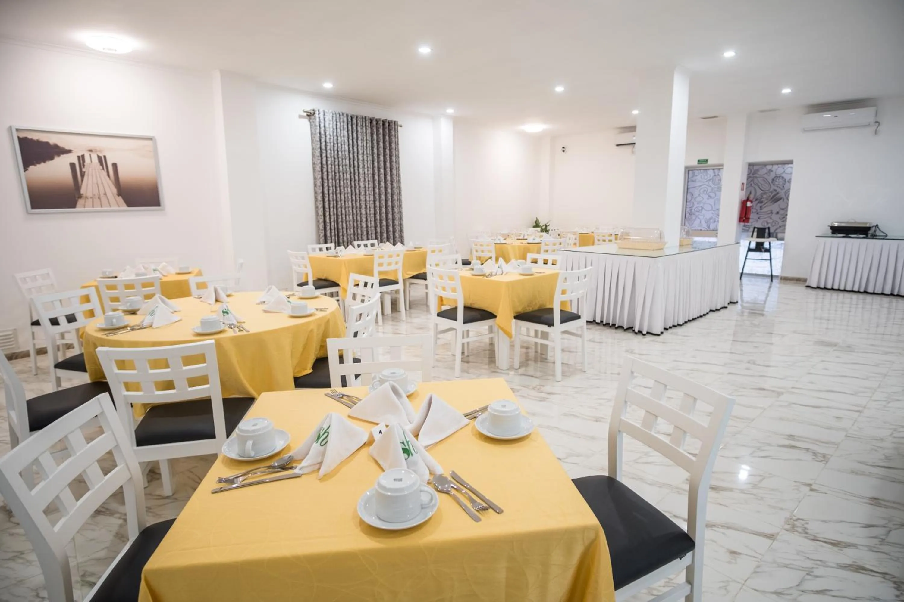 Restaurant/places to eat in SH Boutique Hotel