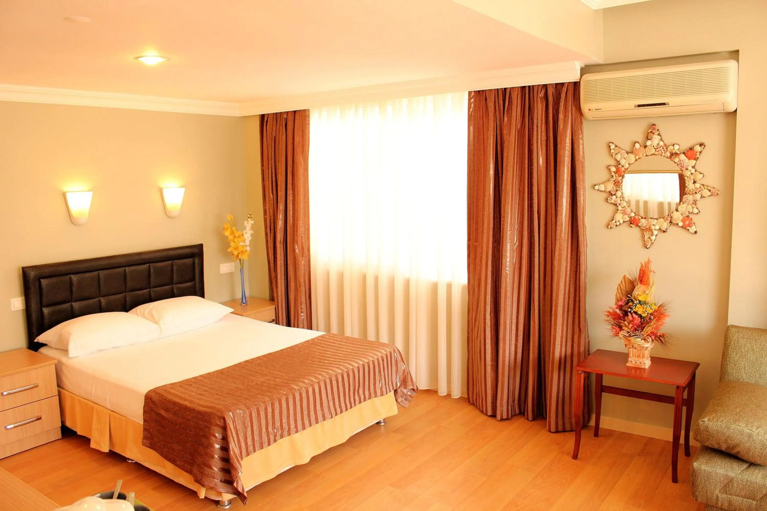 Bedroom, Bed in Hotel Dost