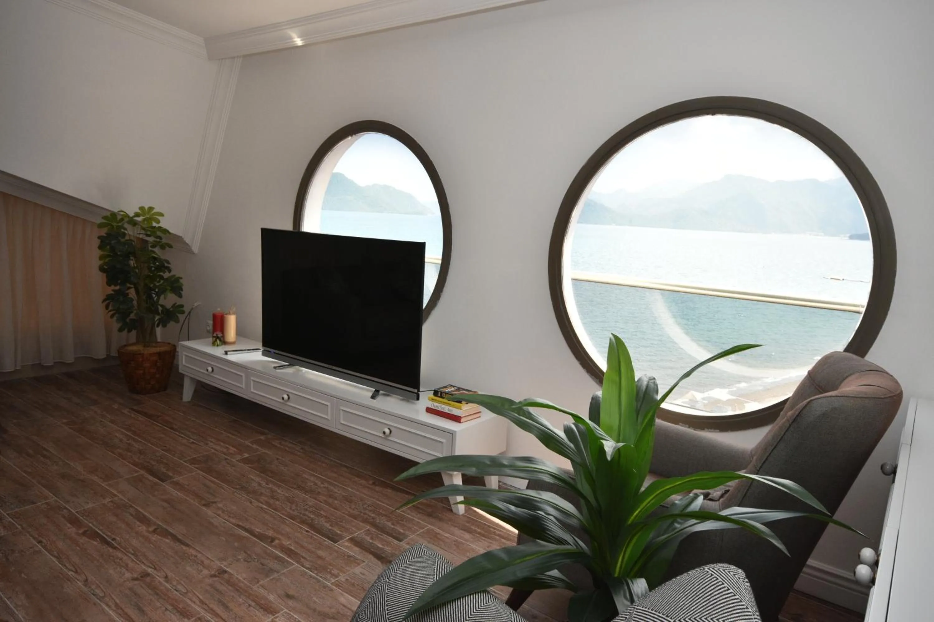 Communal lounge/ TV room in Aurasia Beach Hotel