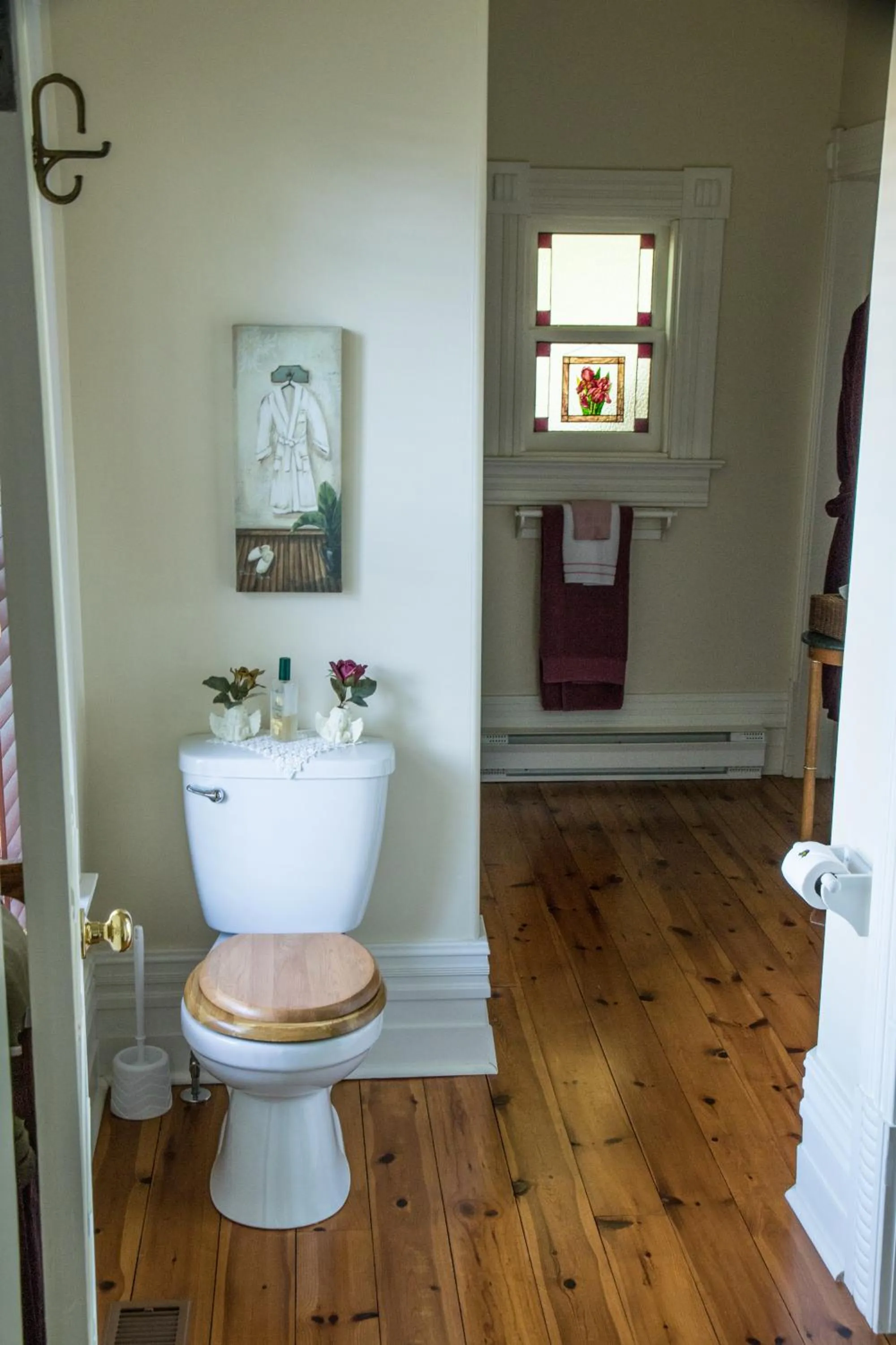Toilet in Les Matins de Victoria