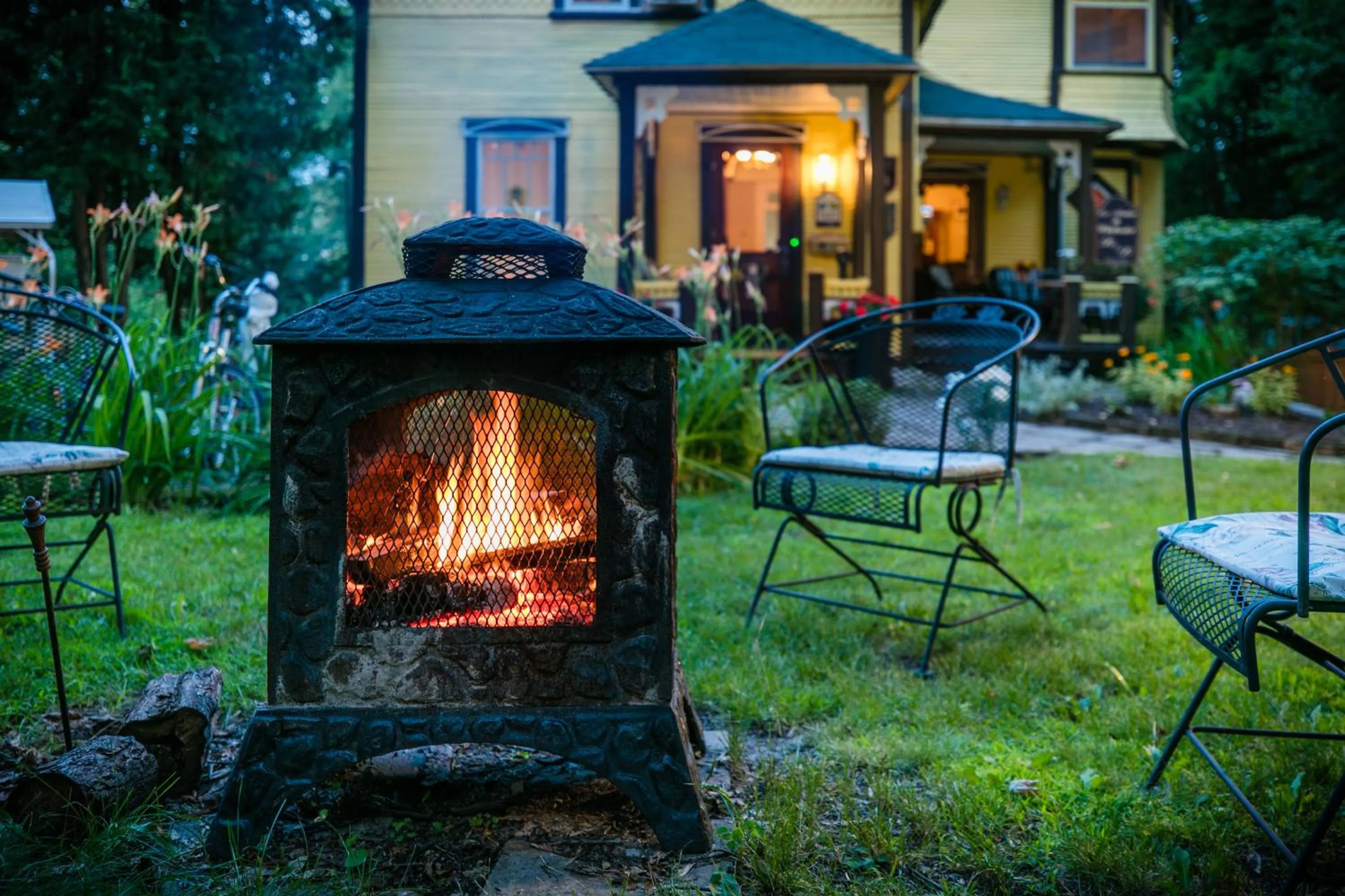 Garden in Les Matins de Victoria