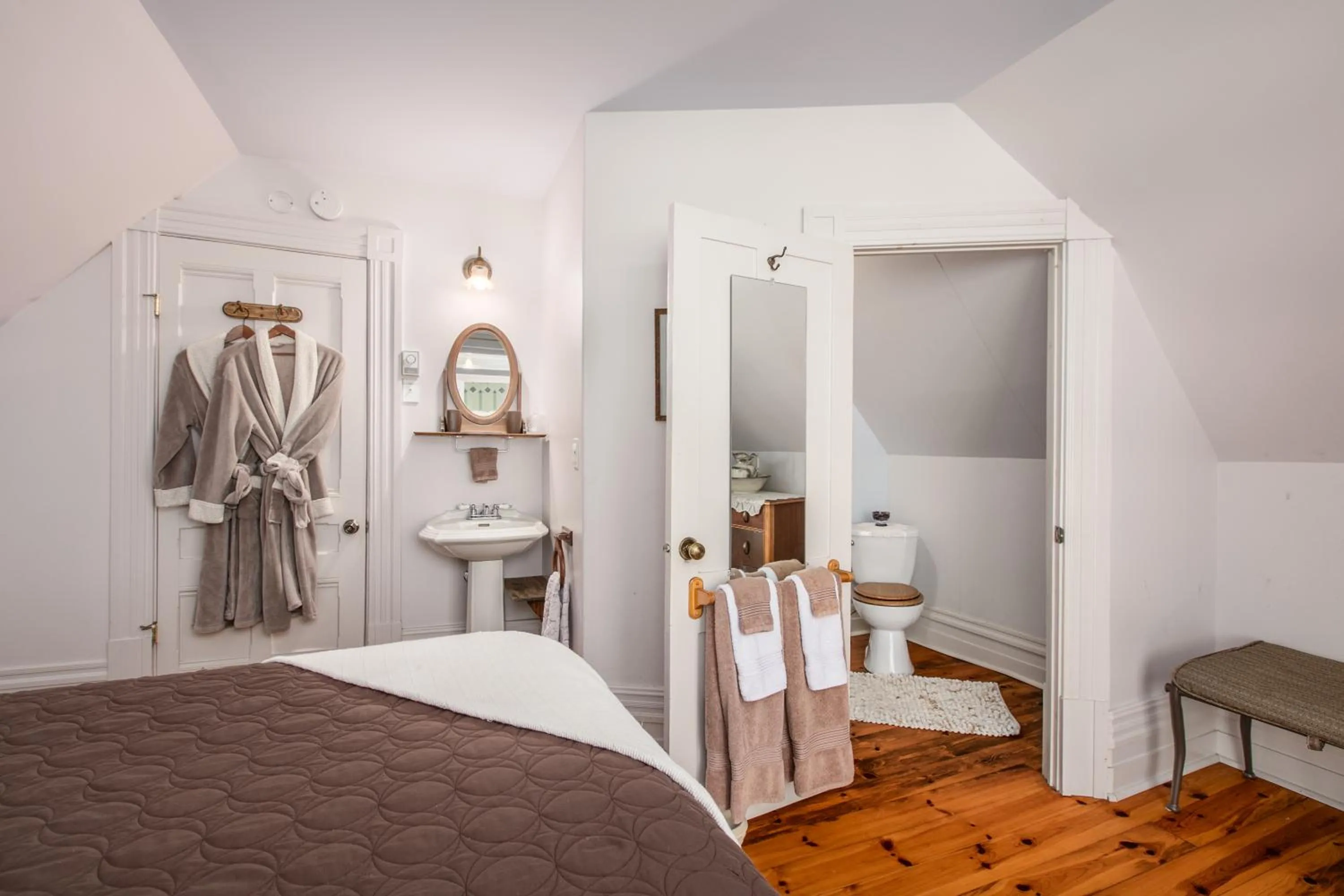 Photo of the whole room, Bed in Les Matins de Victoria