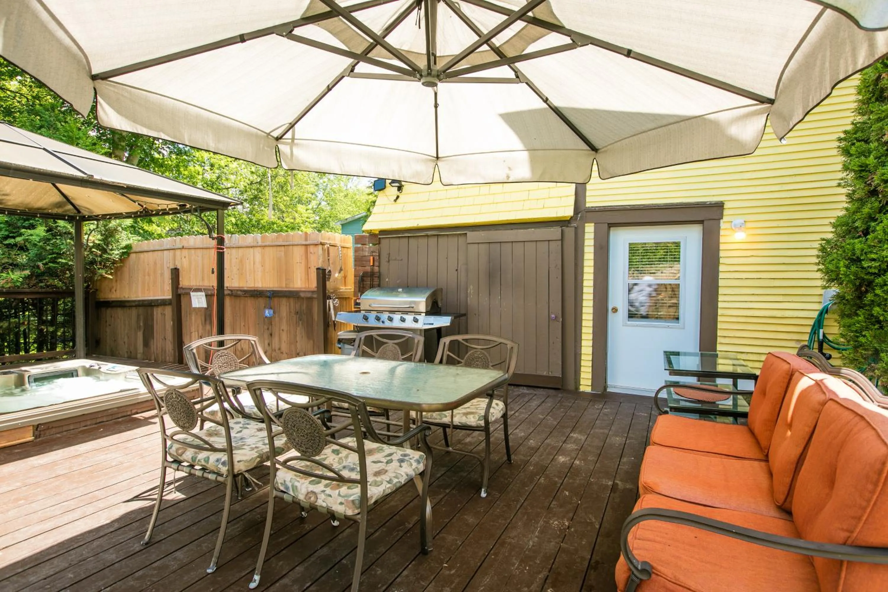 Patio in Les Matins de Victoria