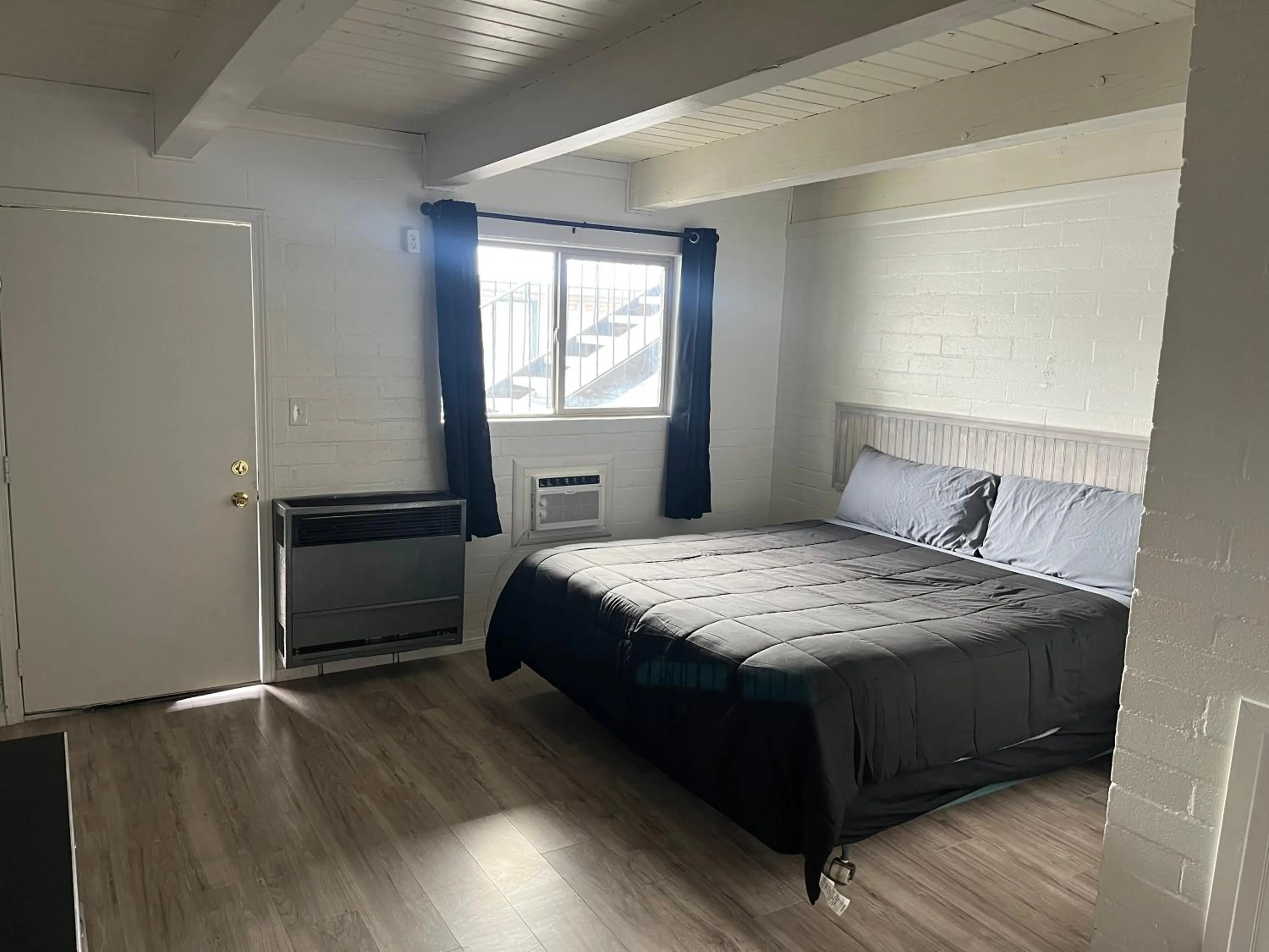 Bed in Thunderbird Motel