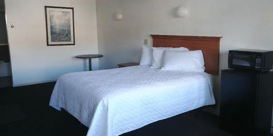 Bed in Thunderbird Motel