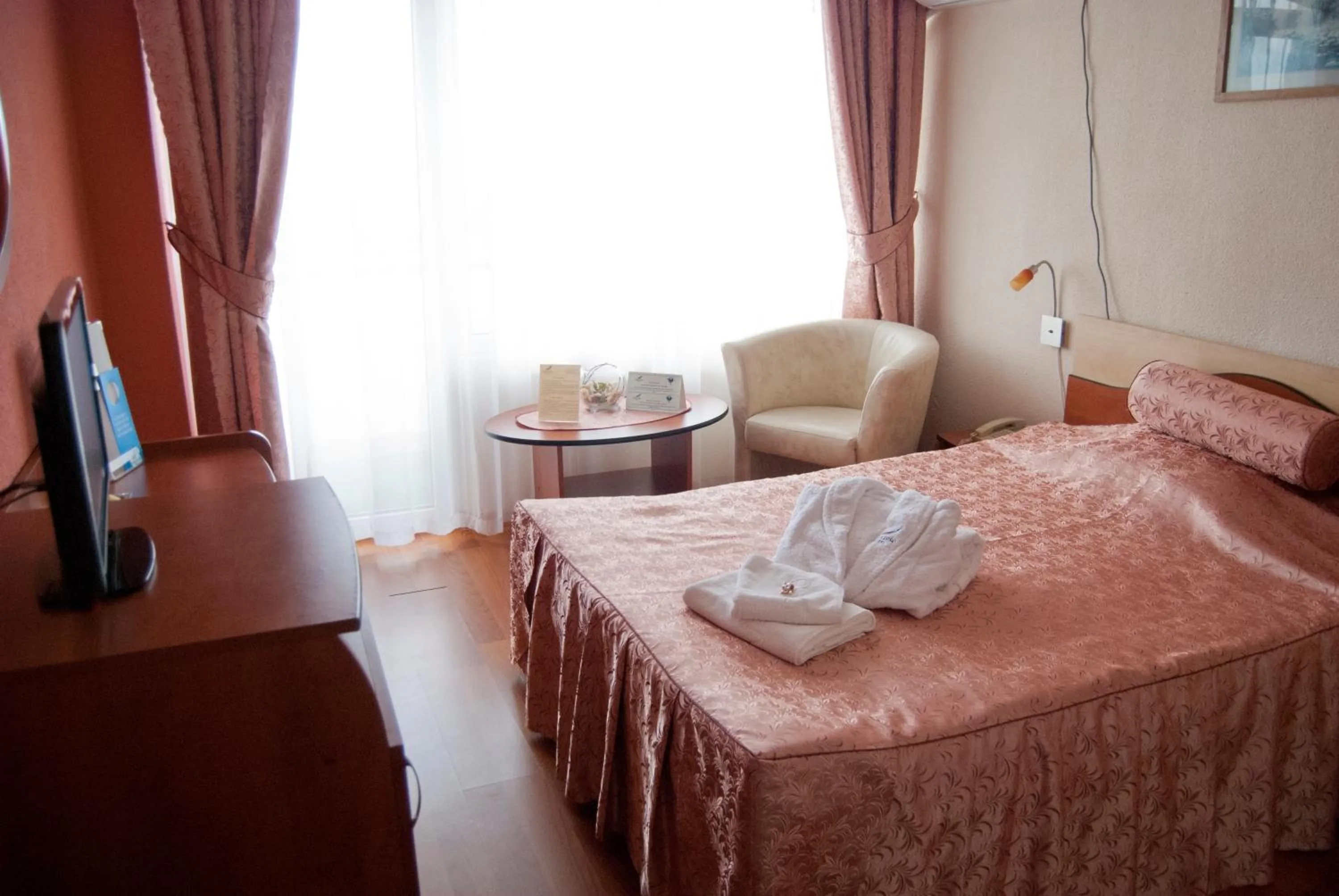 Photo of the whole room, Bed in Hotel Paradiso