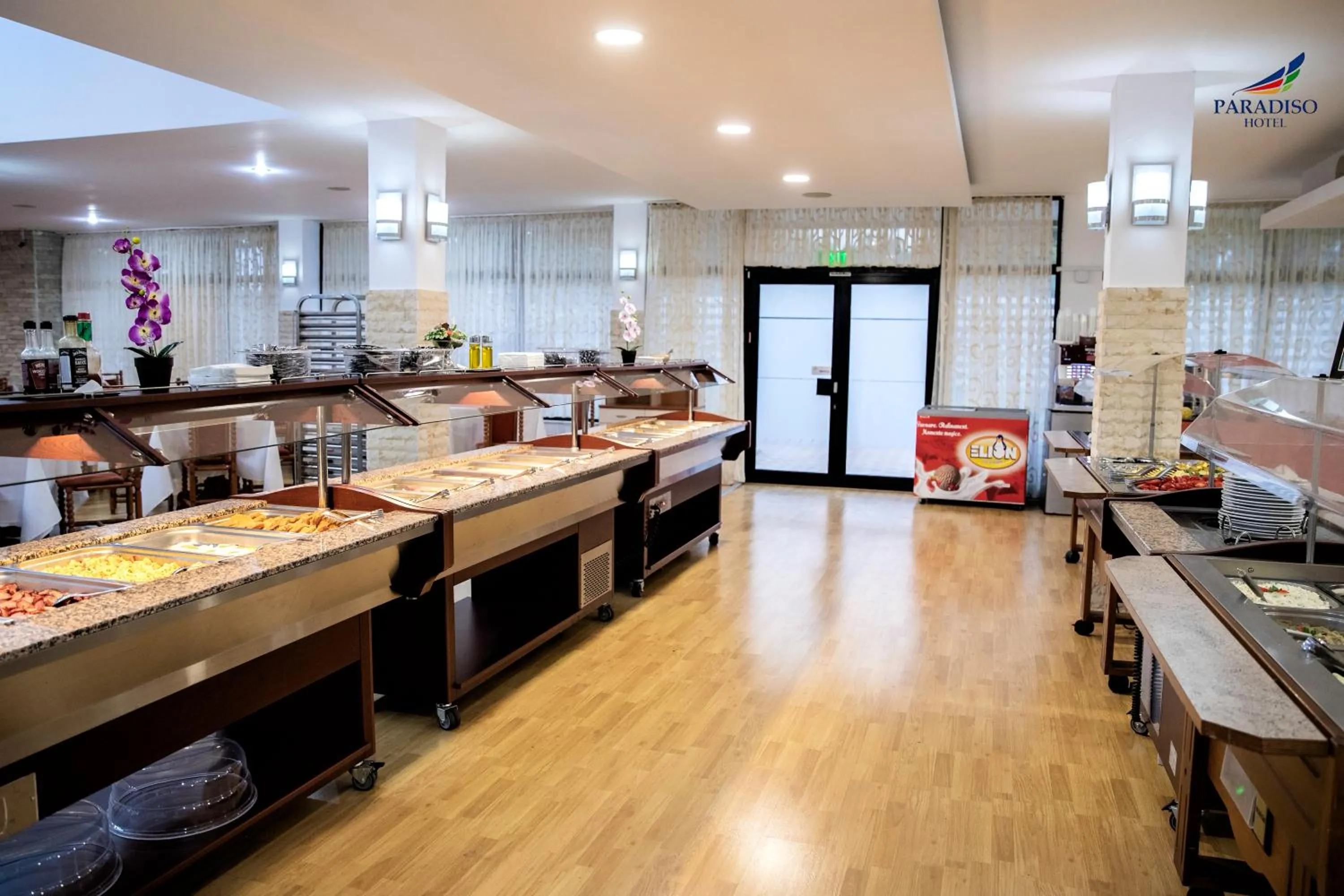 Restaurant/places to eat in Hotel Paradiso