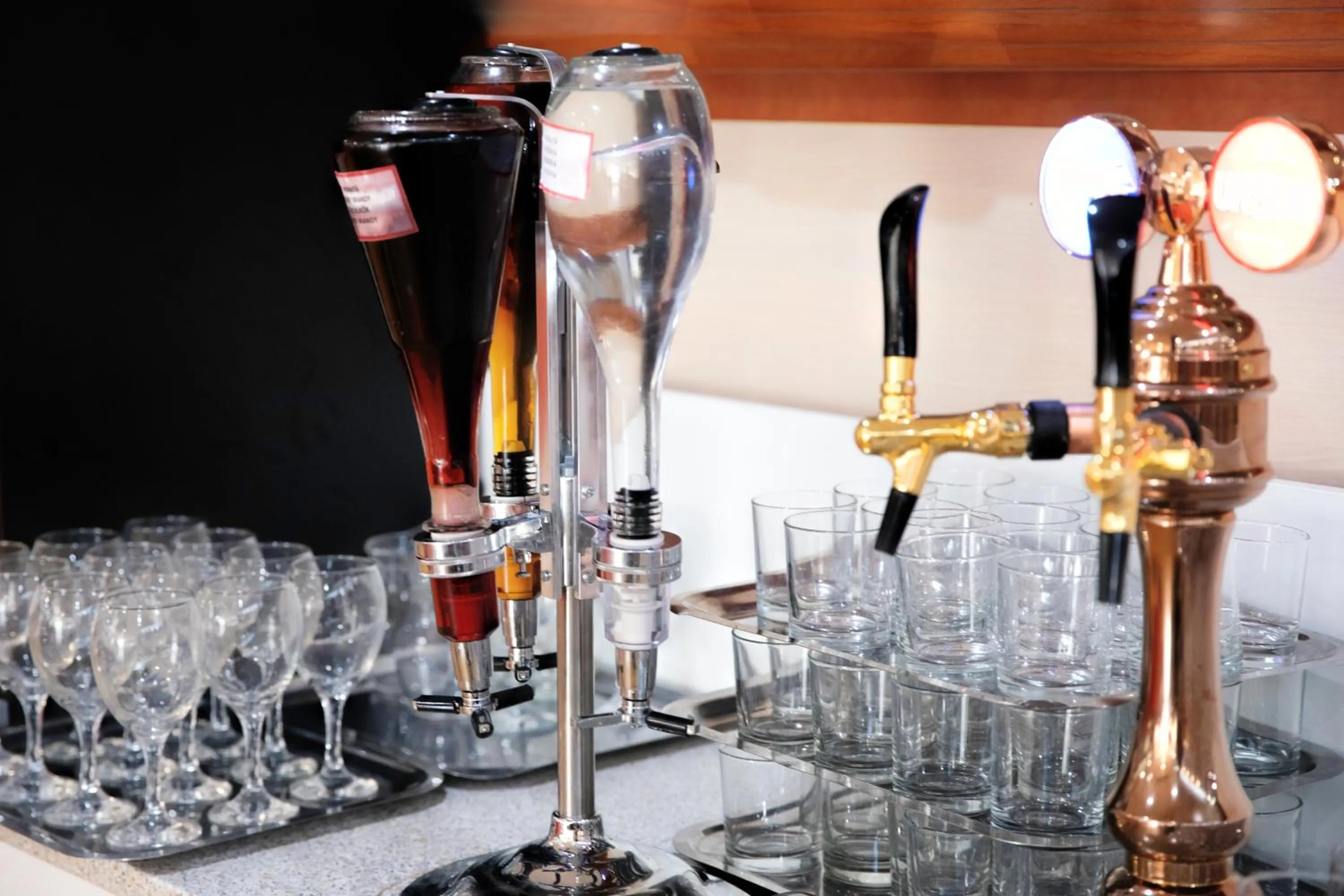 Restaurant/places to eat in Hotel Paradiso