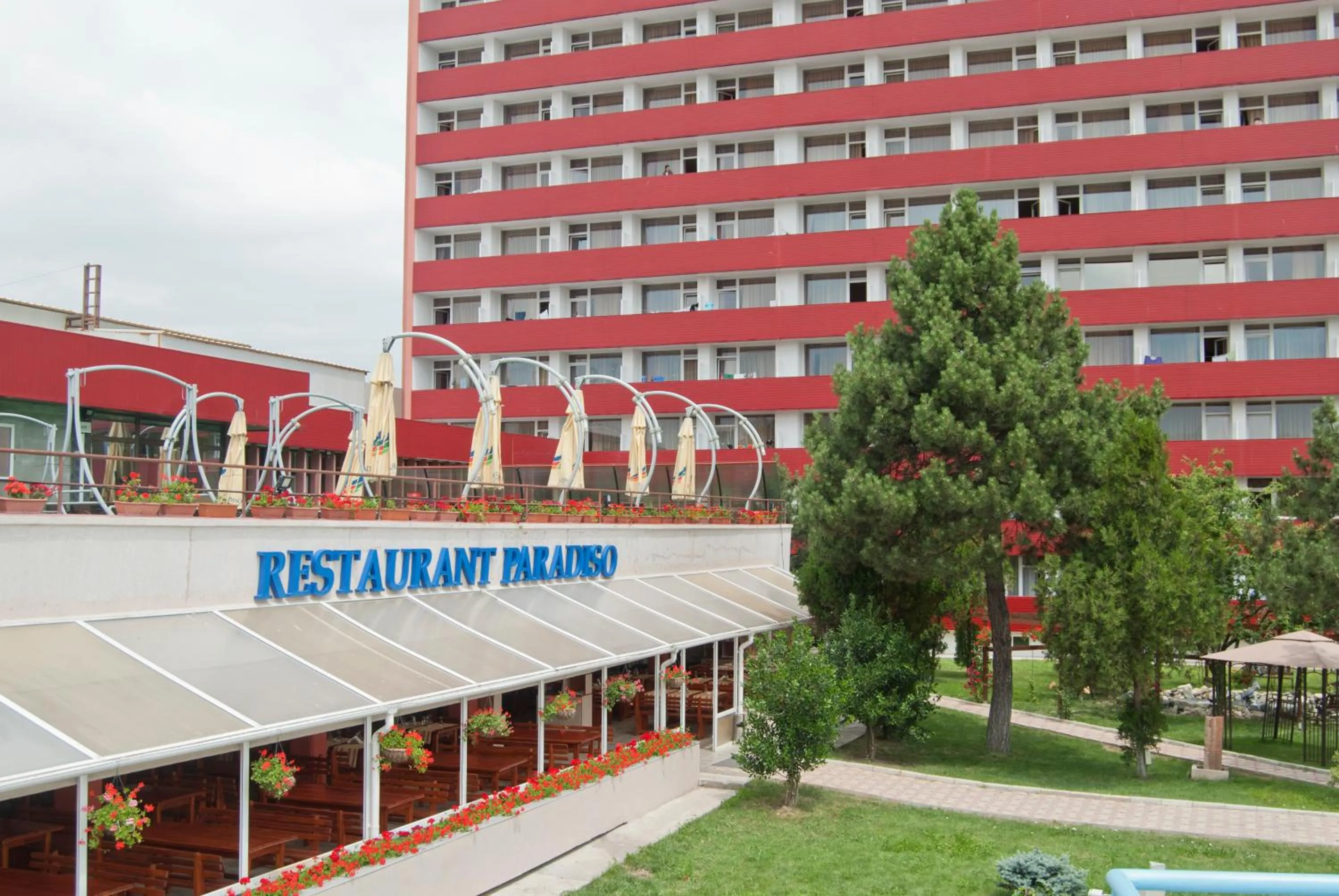 Facade/entrance in Hotel Paradiso