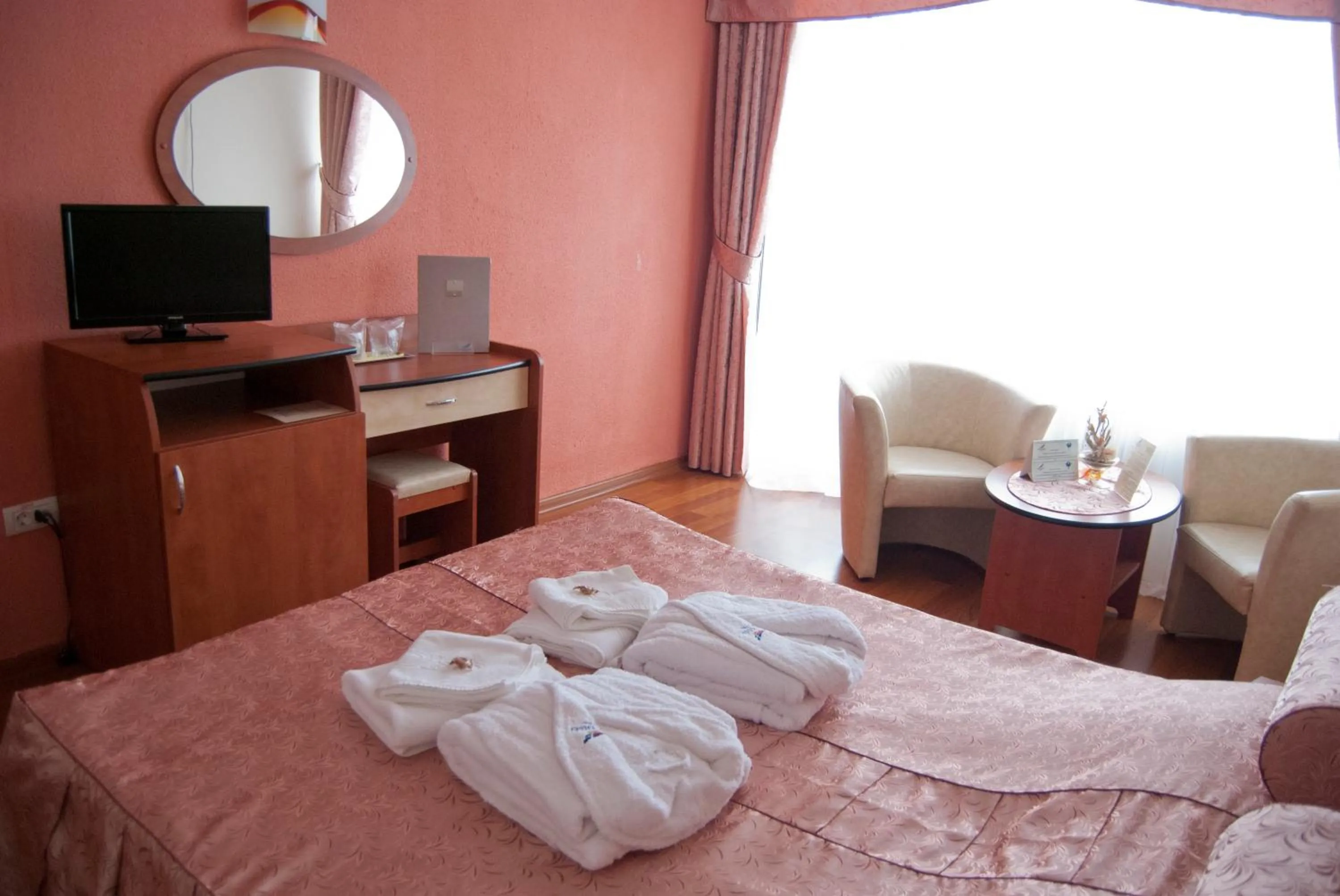 Photo of the whole room, Bed in Hotel Paradiso