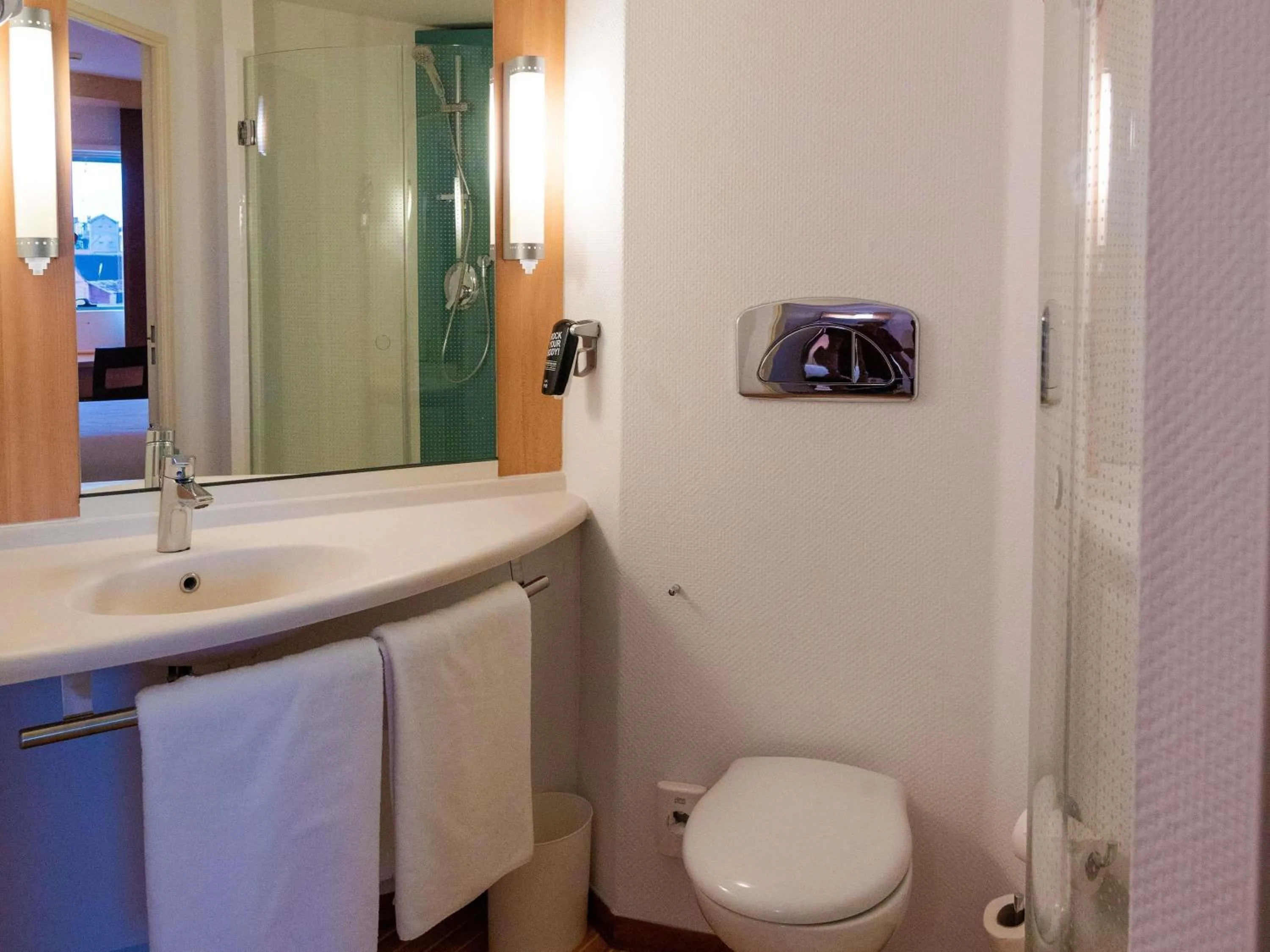 Bedroom in Ibis Antananarivo Ankorondrano