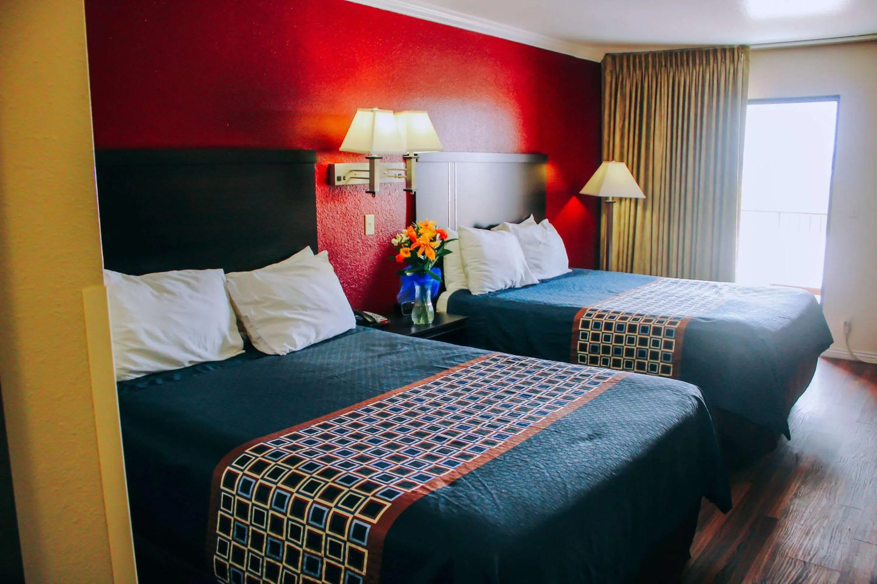 Photo of the whole room, Bed in Rodeway Inn & Suites Lake Havasu City