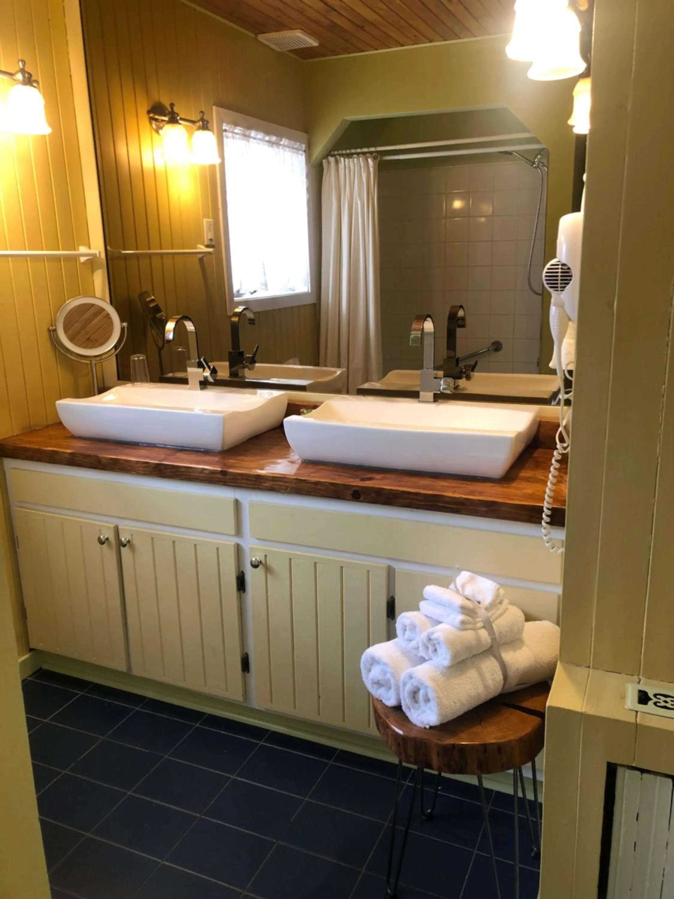 Au Manoir de la rue Merry