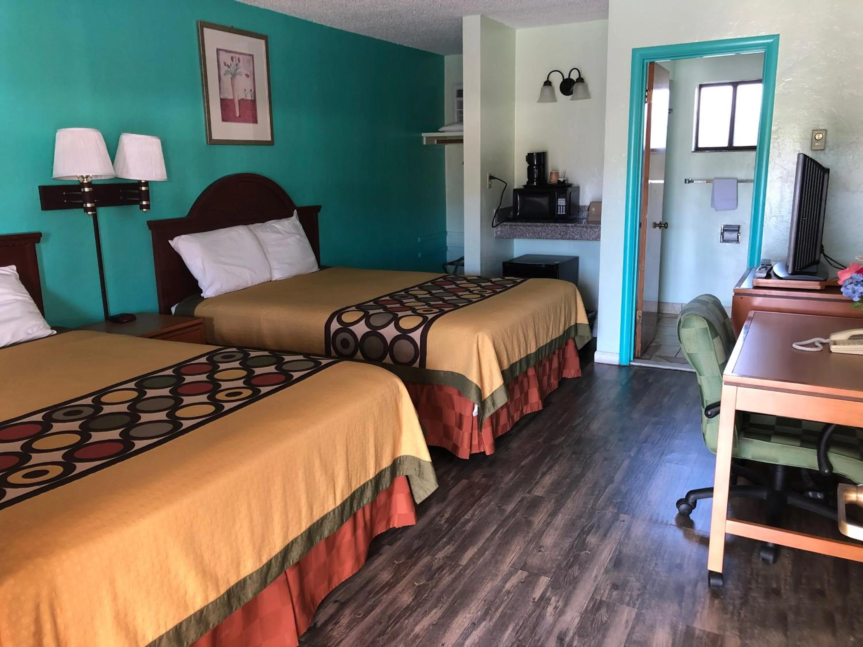 Bed in Klamath Motor Lodge