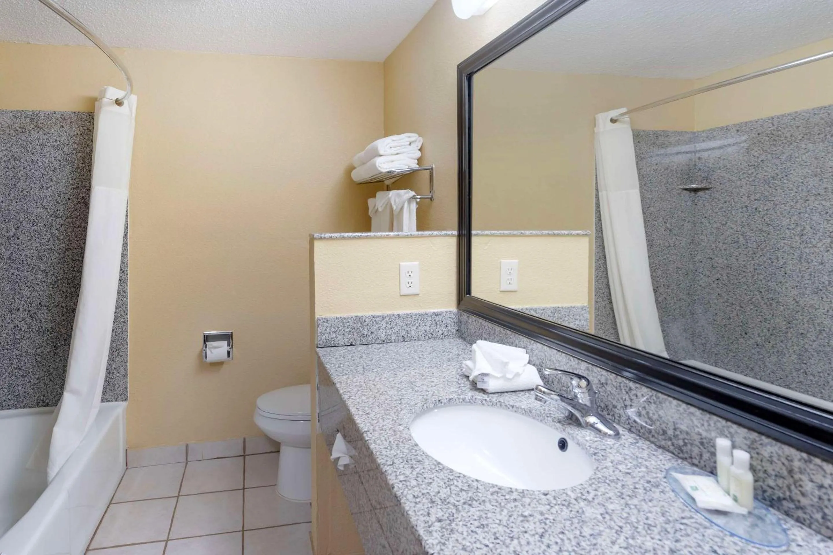 Bedroom in Quality Inn & Suites Bloomington University Area