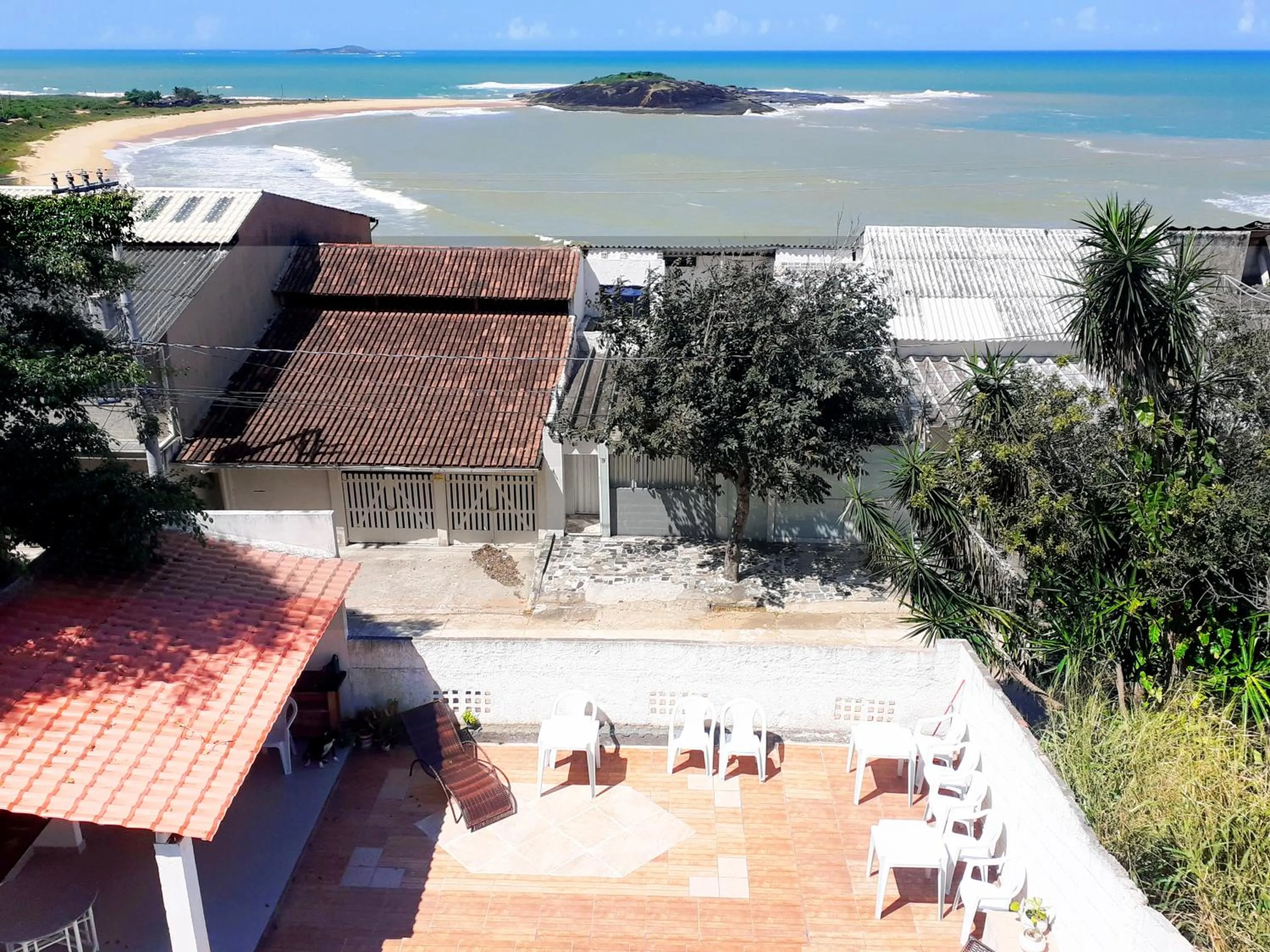 Property building in Casa na praia de Setiba com panorama fantástico