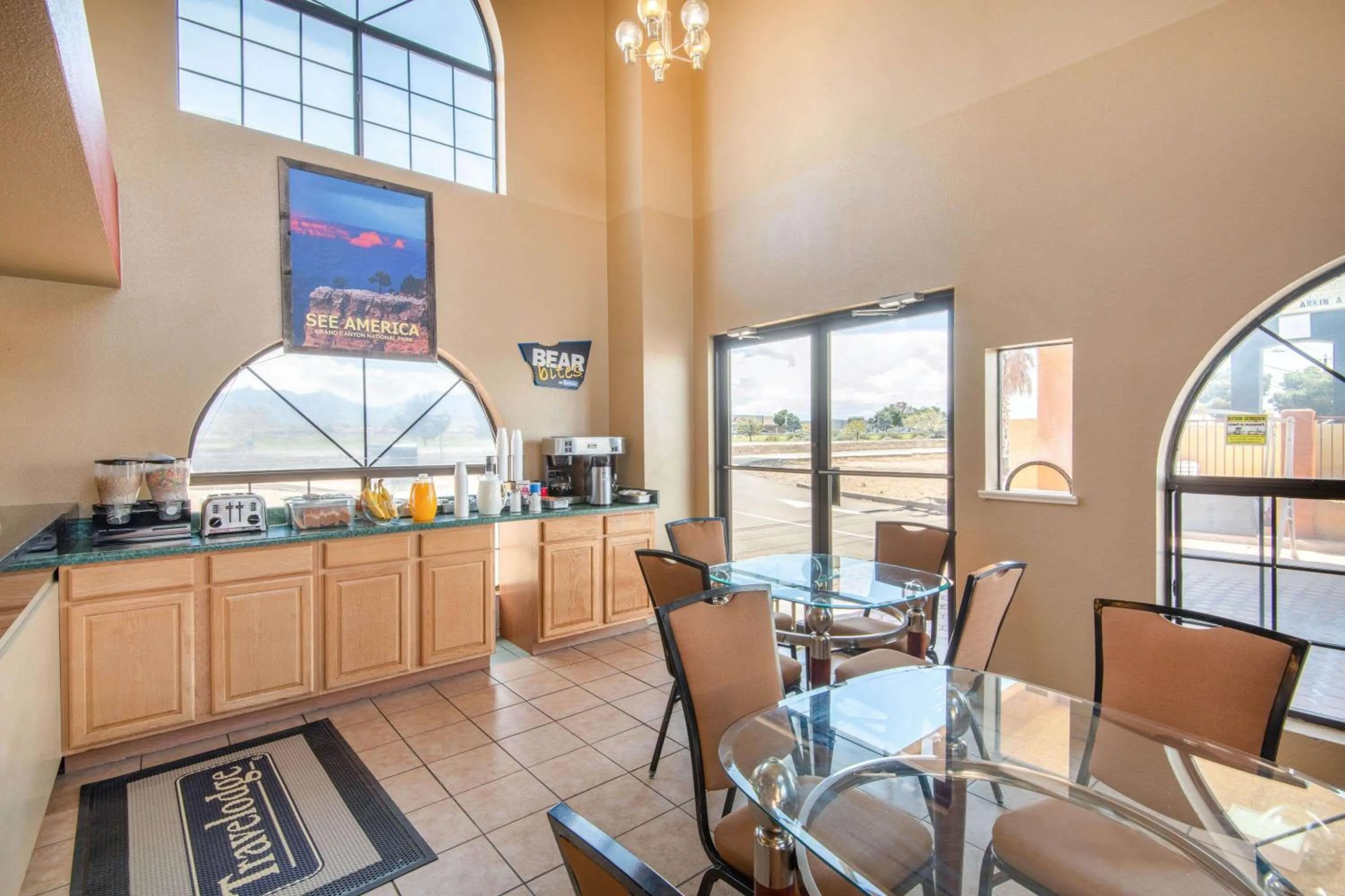 Restaurant/places to eat in Travelodge by Wyndham Kingman