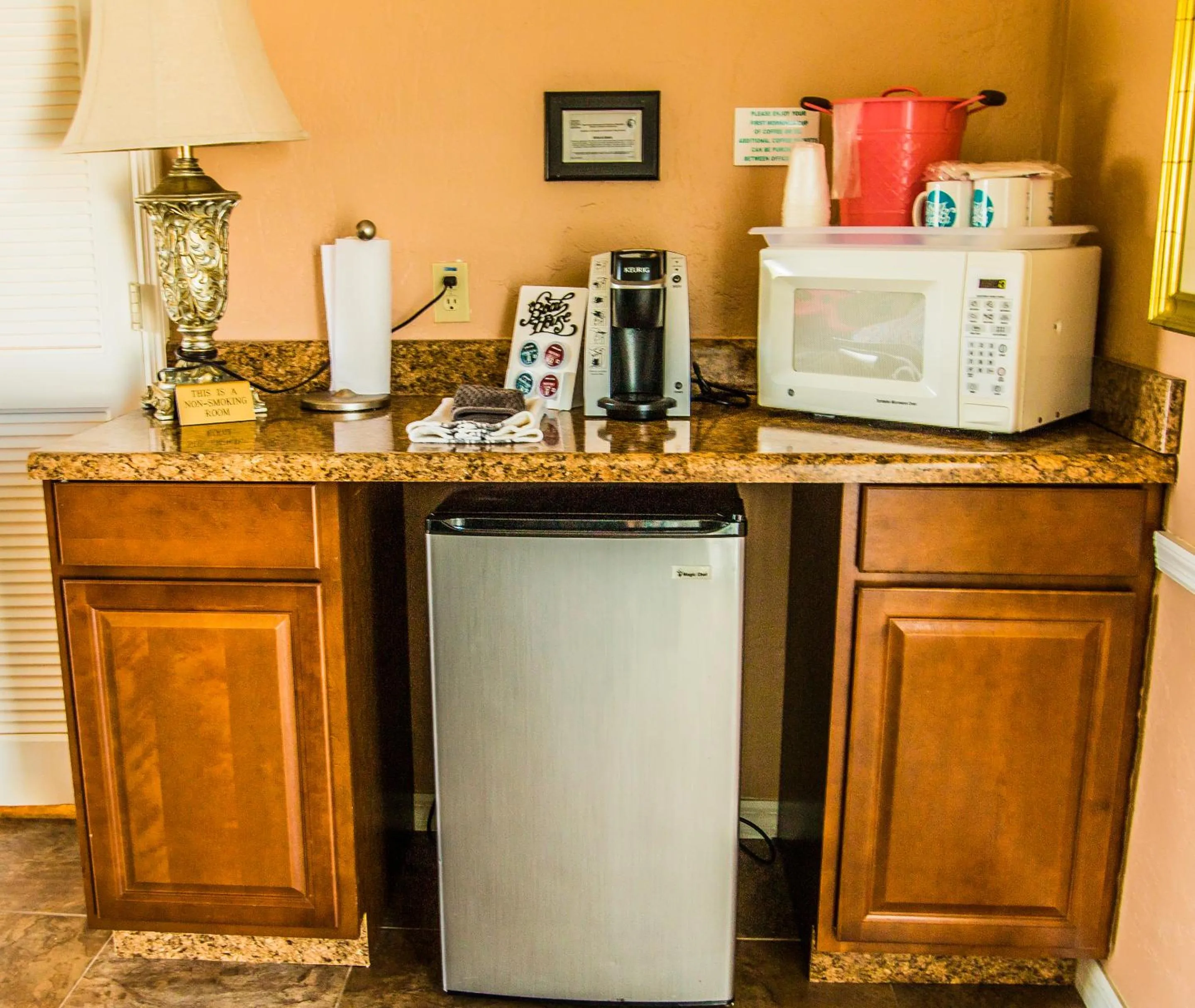 Kitchen or kitchenette in The BoatHouse