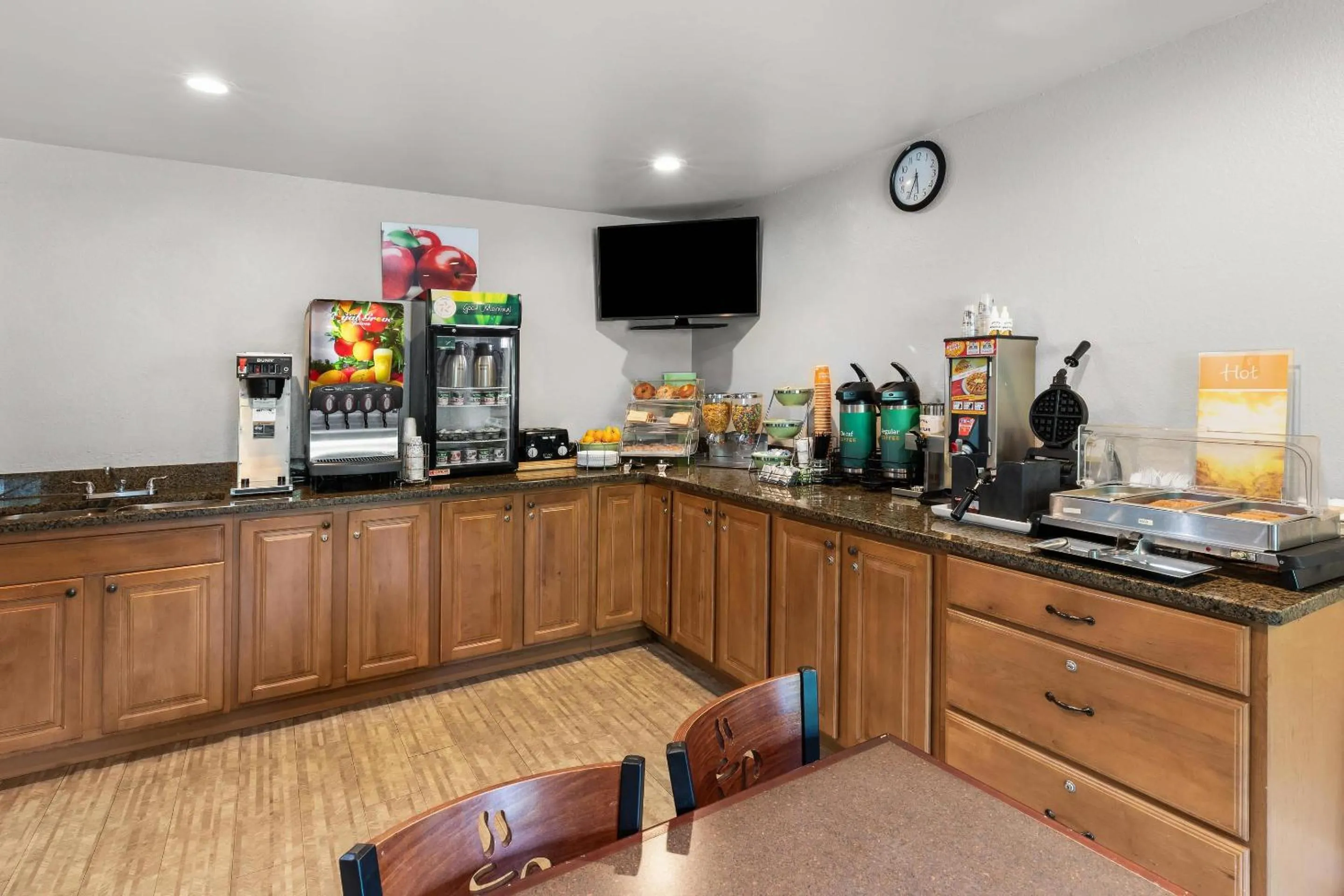 Breakfast in Quality Inn Atlanta Airport-Central