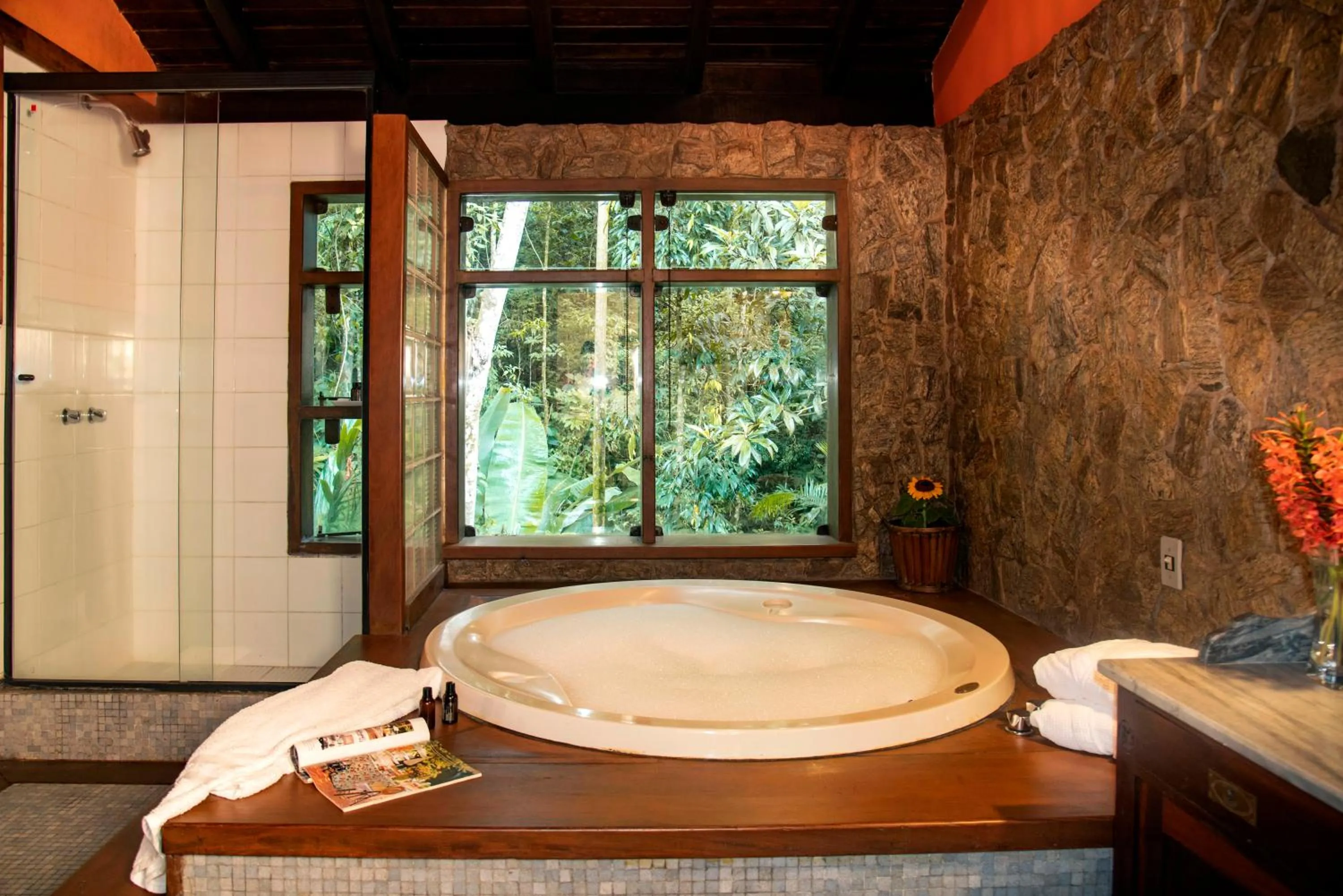 Hot Tub in Pousada Tijupá