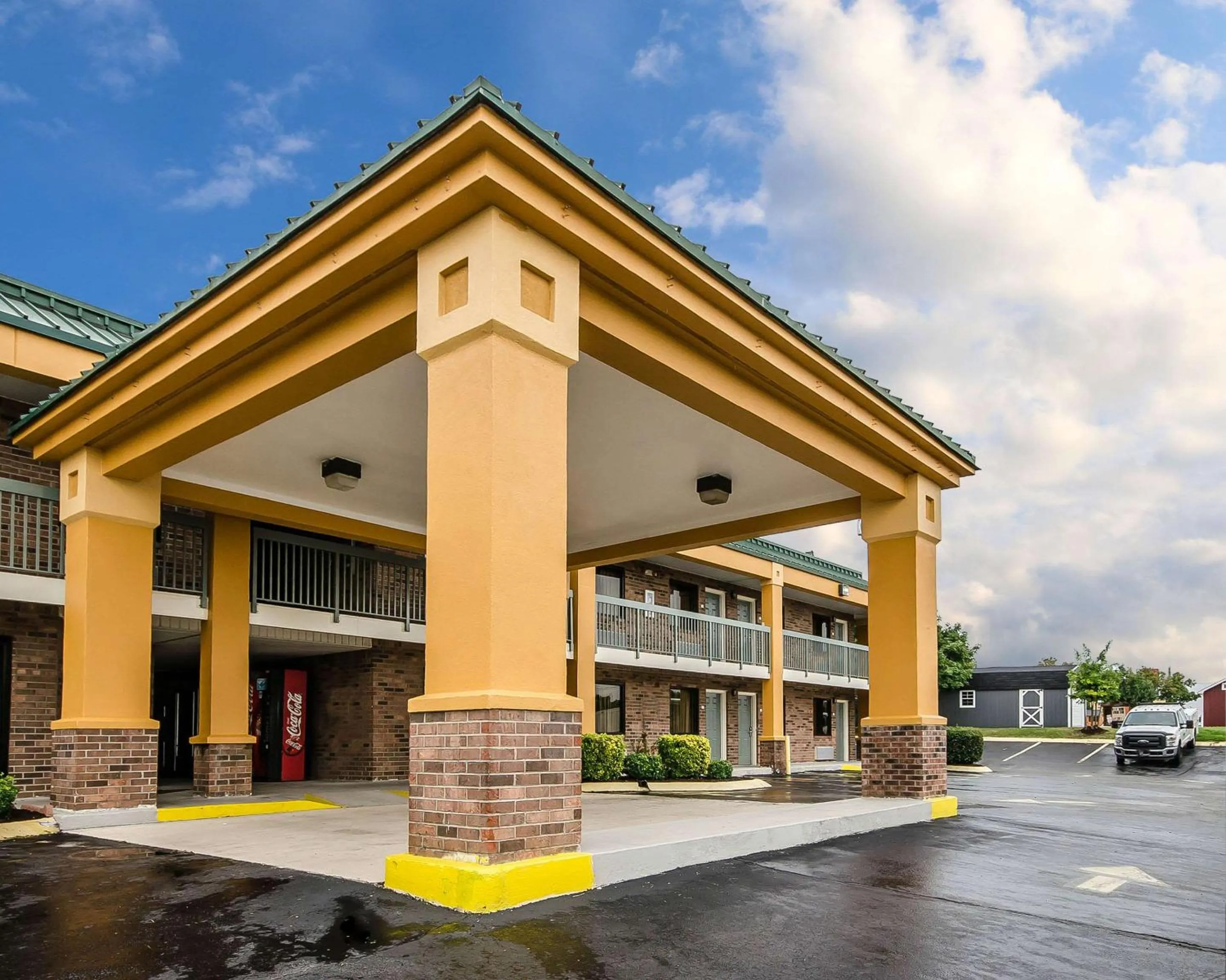 Property building in Quality Inn Franklin South