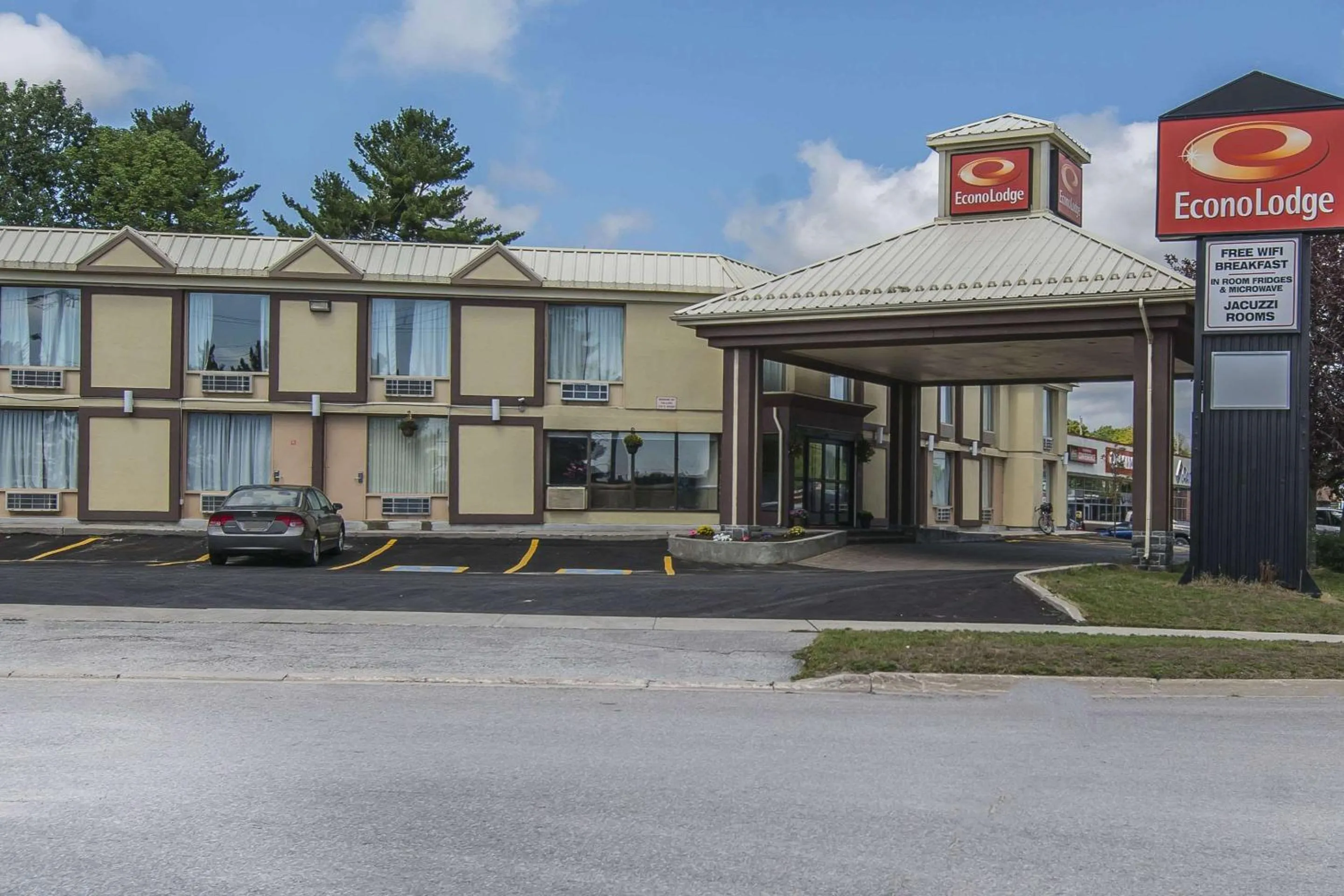 Property building in Econo Lodge